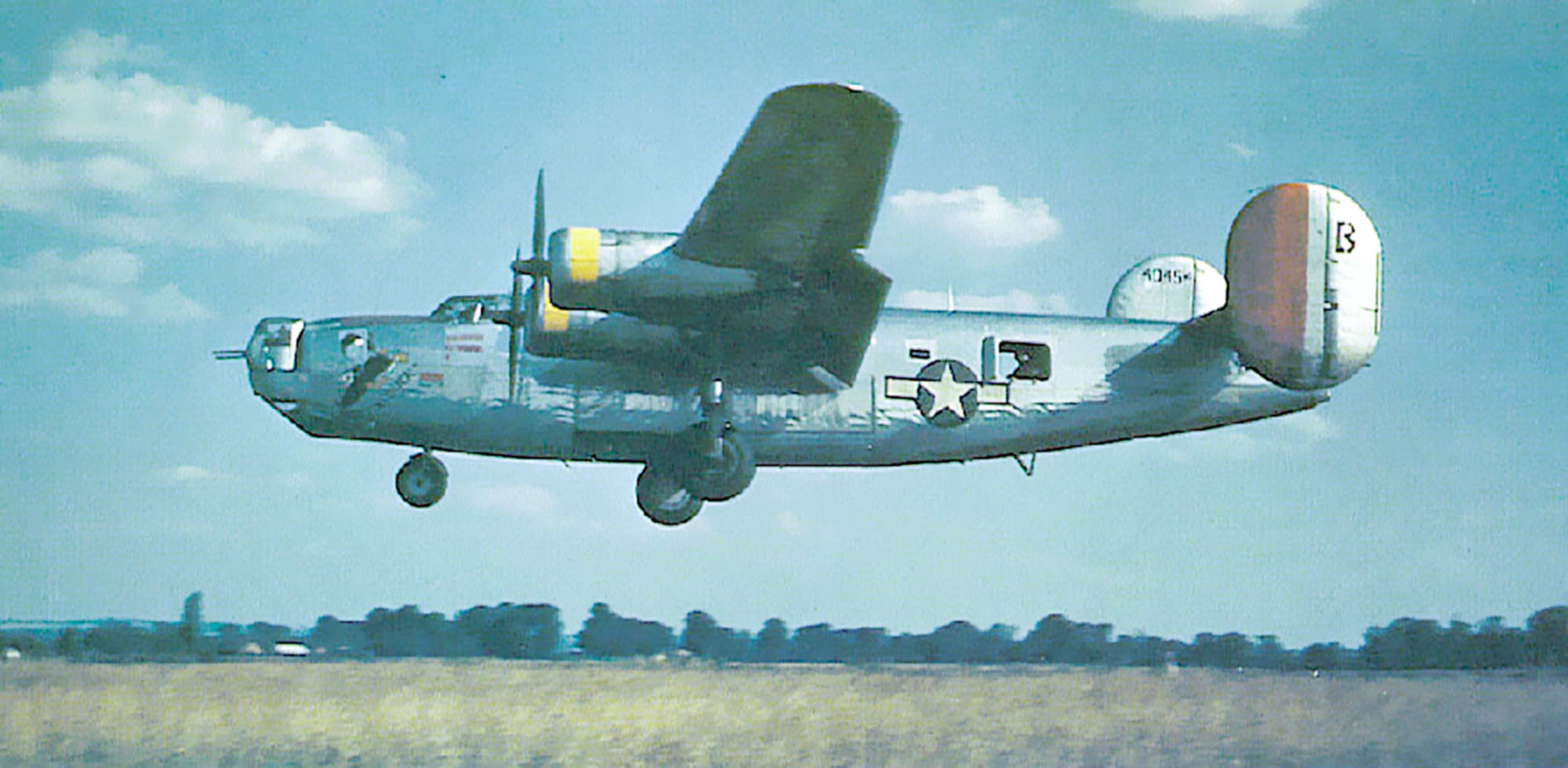 44-40454 B-24J Liberator 8AF 34BG7BS R2B Betta Duck landing at Mount Farm 1944 01