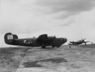 Asisbiz 41-29559 B-24H Liberator 8AF 34BG7BS R2P Belchin' Bessie at Chilbolton 10th Jun 1944 FRE3405