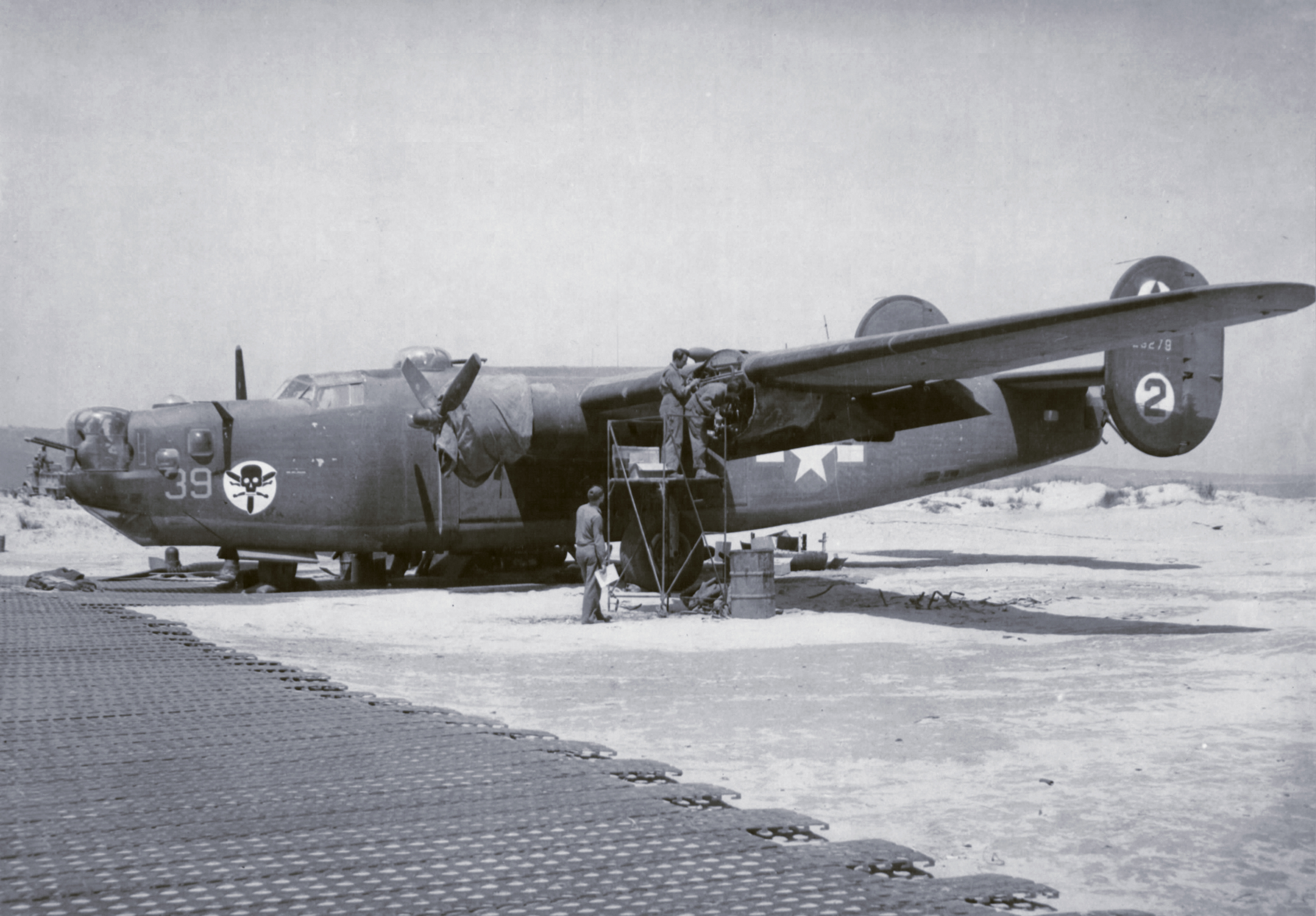 41-29279 B-24H Liberator 15AF 376BG512BS 39 Paper Doll bogged nose art left side Italy 15th Jul 1944 01