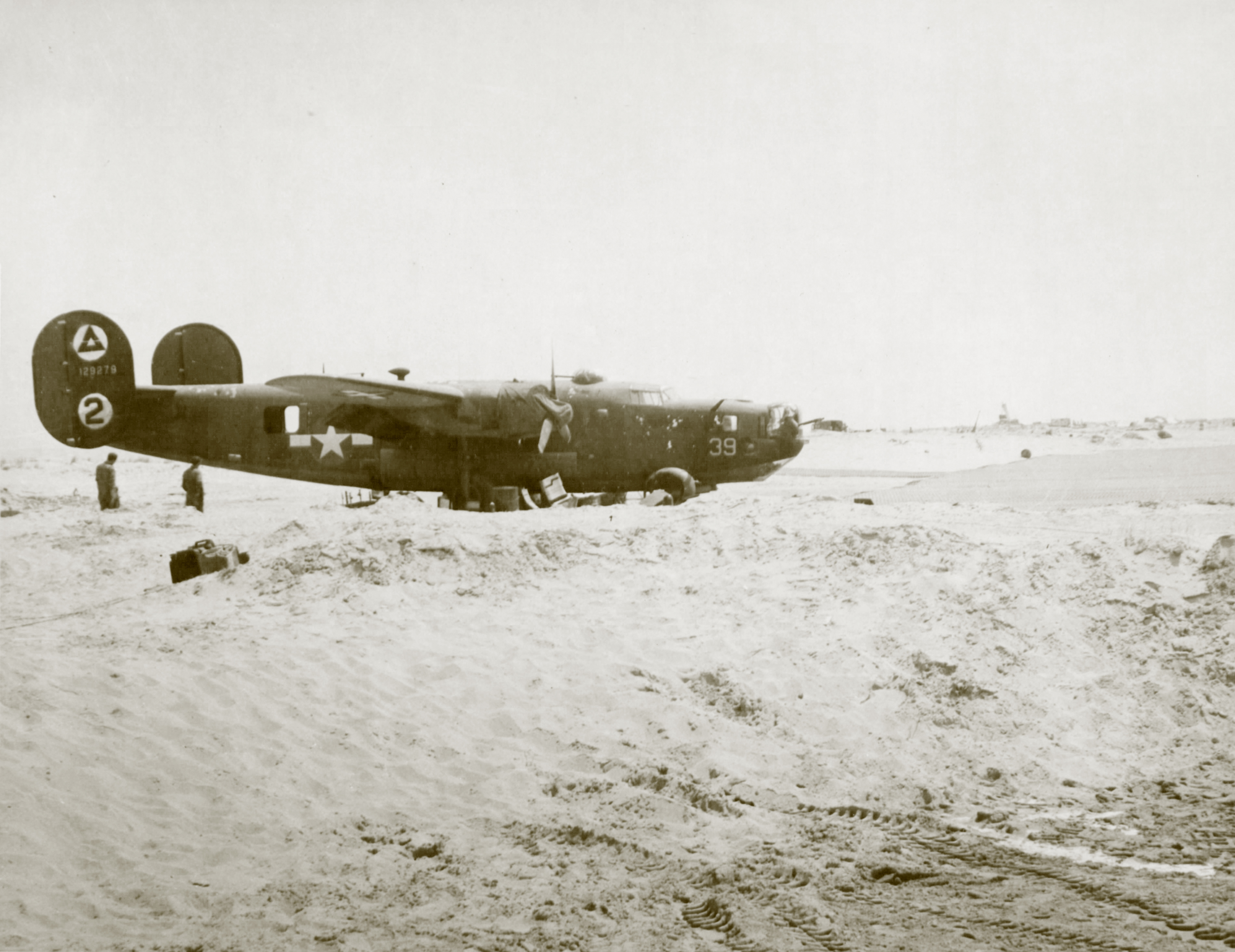 41-29279 B-24H Liberator 15AF 376BG512BS 39 Paper Doll bogged nose art right side Italy 15th Jul 1944 01