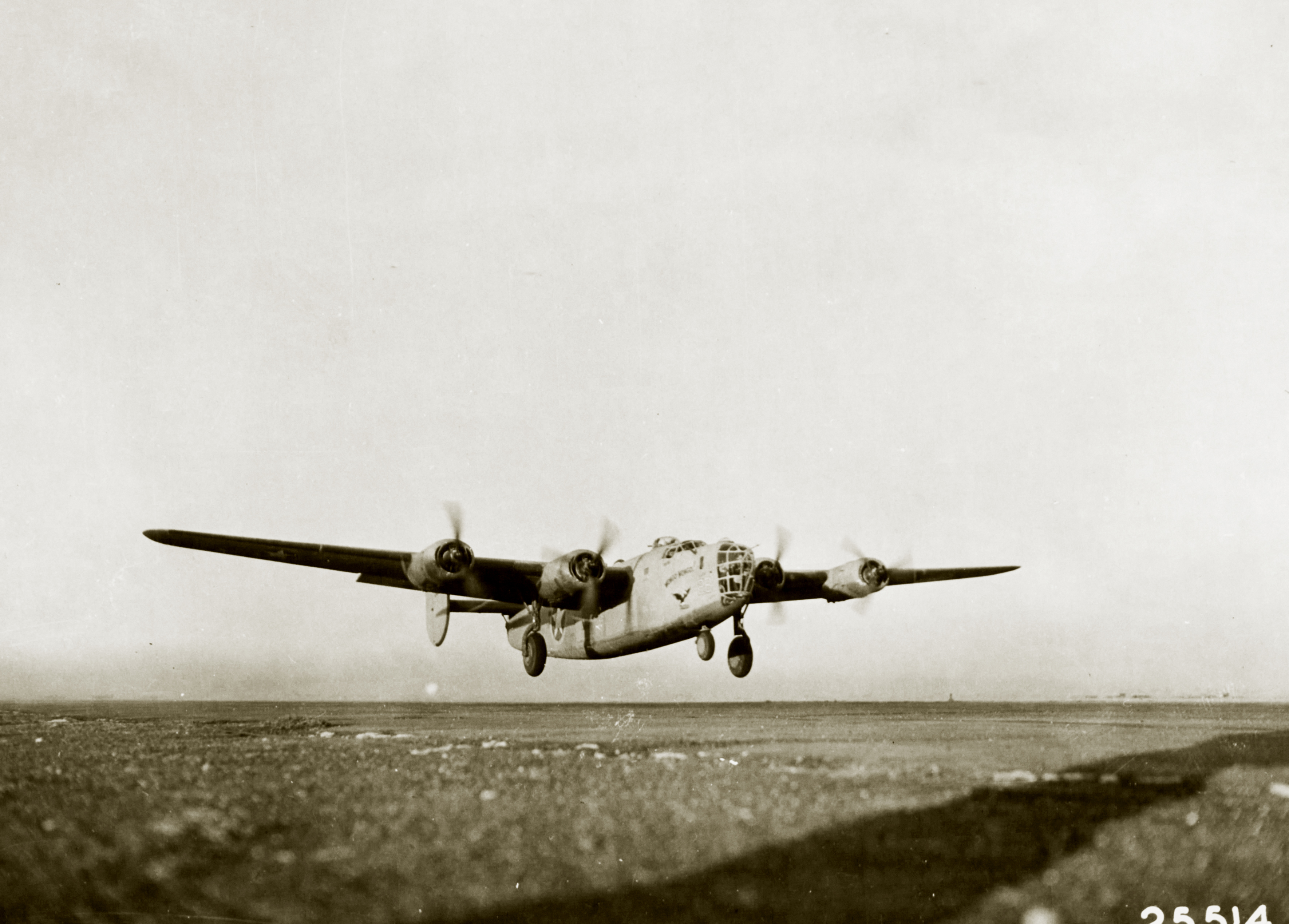 42-40563 B-24D Liberator 9AF 376BG512BS 28 Wongo Wongo landing North Africa 10th Aug 1943 01