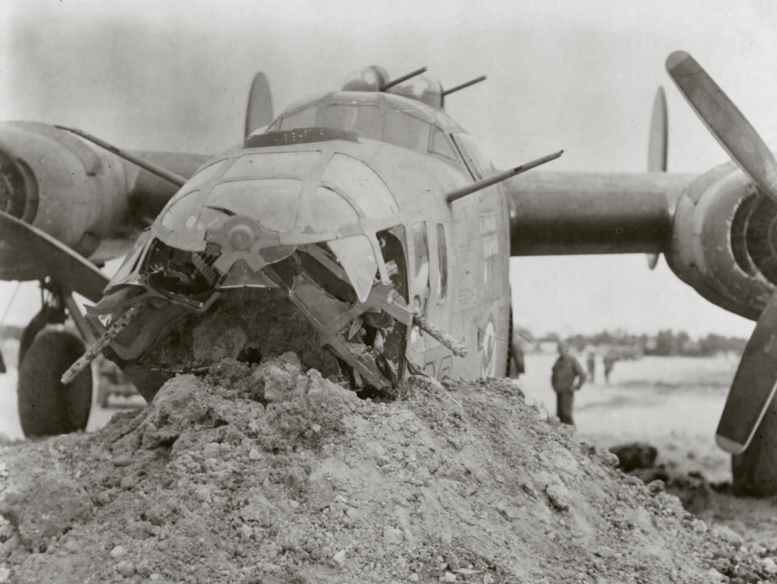 42-72855 B-24D Liberator 15AF 367BG513BS Pappy Yokum landing mishap Italy 21st Apr 1944 01