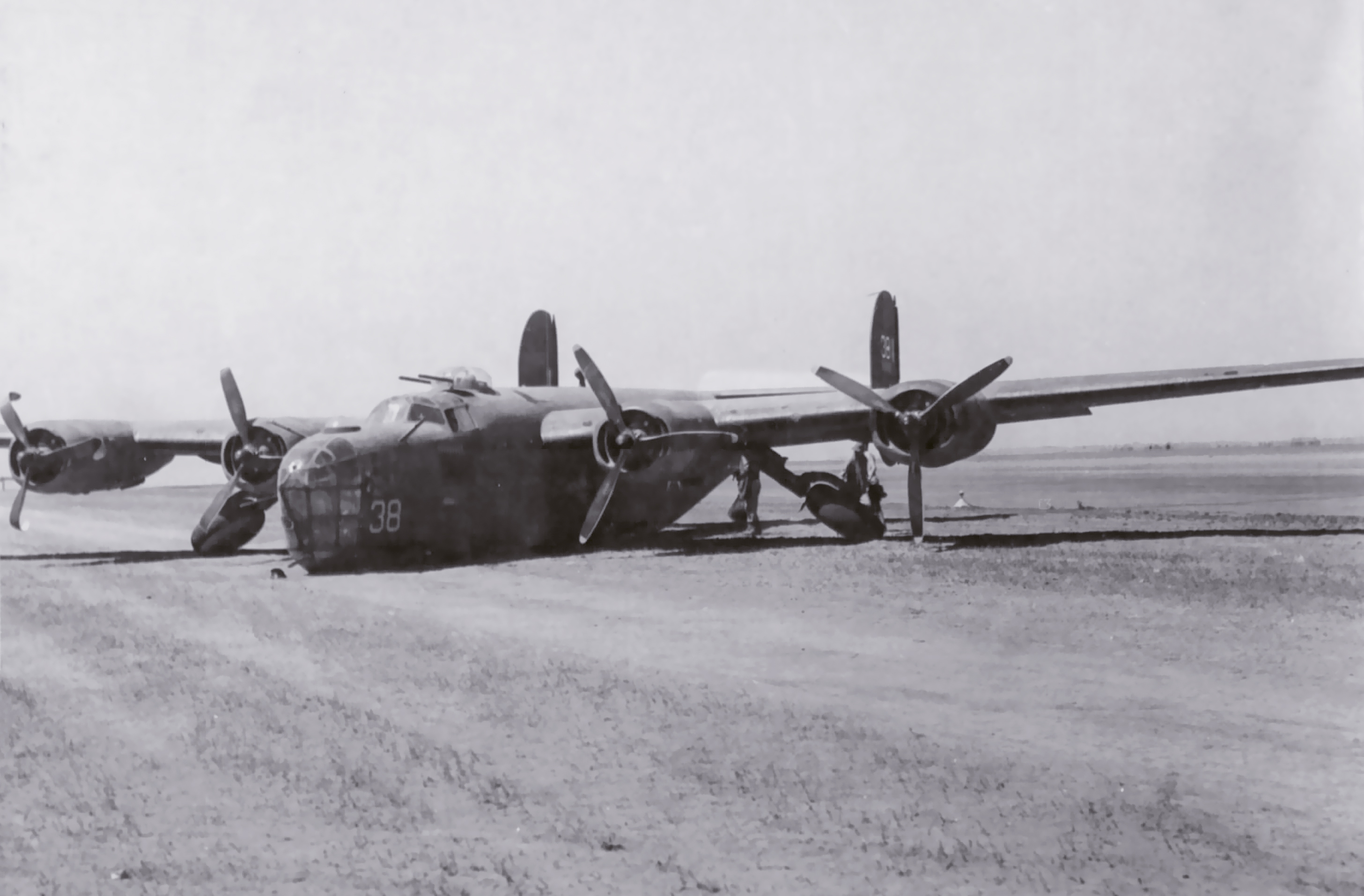 Consolidated B-24D Liberator 9AF 376BG512BS 38 belly landed Bengasi Libya 24th May 1943 01