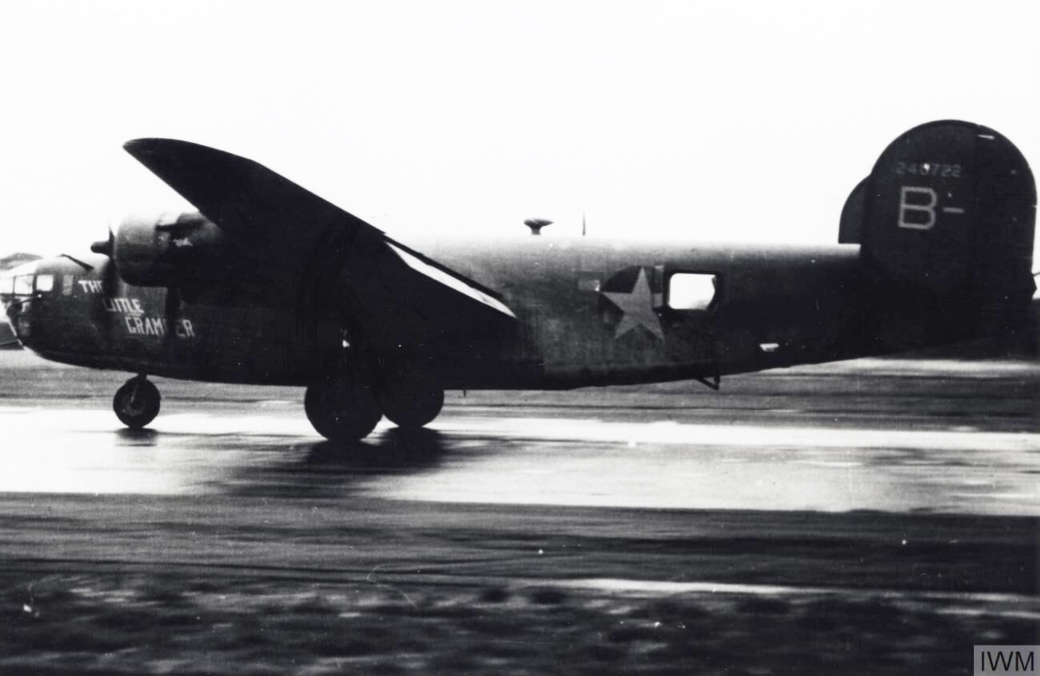 42-40722 B-24D Liberator 8AF 389BG566BS RRB The Little Gramper taking off FRE13234