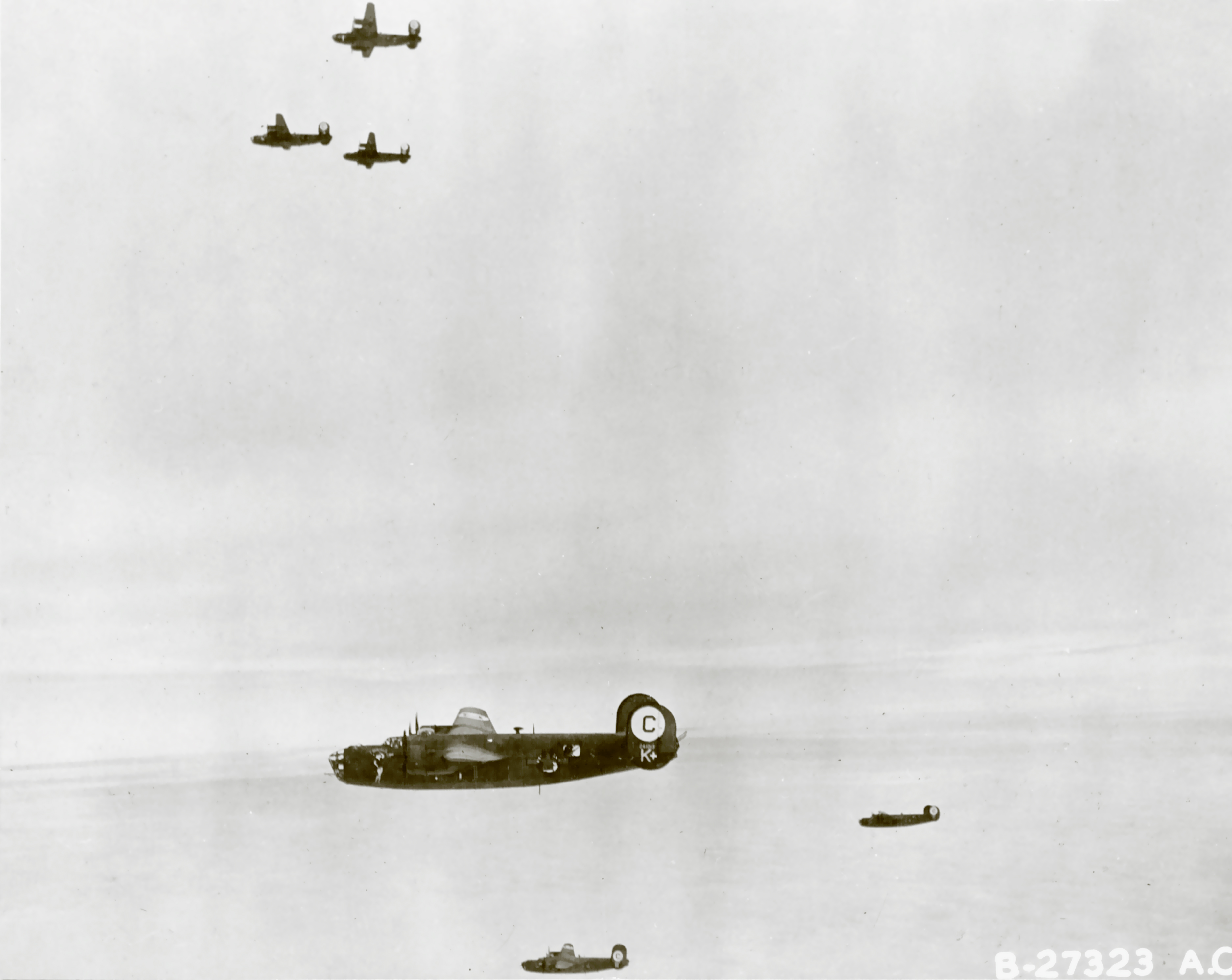 42-41013 B-24D Liberator 8AF 389BG566BS RRK Trouble in formation over Cognac France 8th Feb 1944 01
