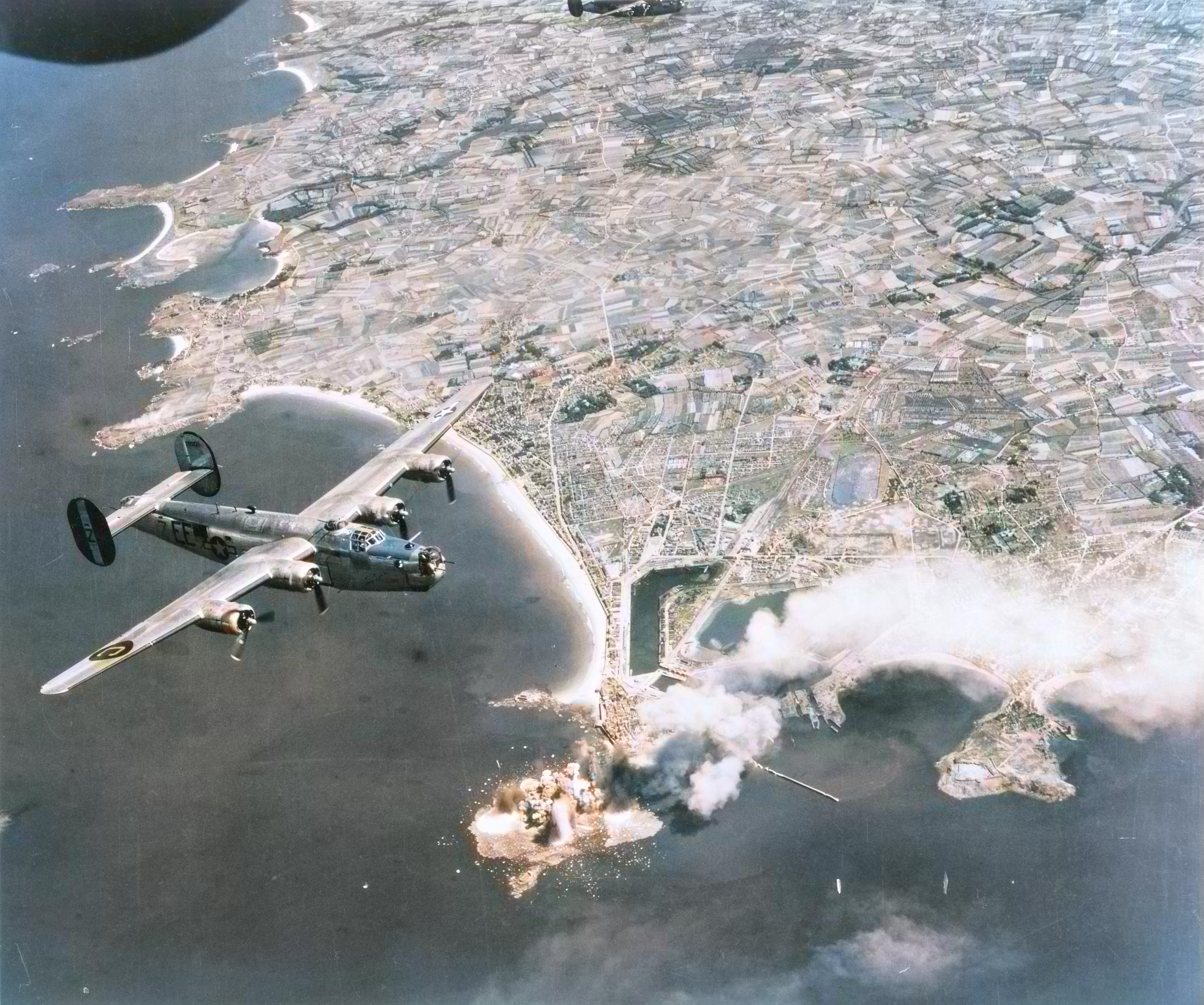 42-50625 B-24J Liberator 8AF 389BG565BS EEZ over the target area 13th Aug 1944 NARA1