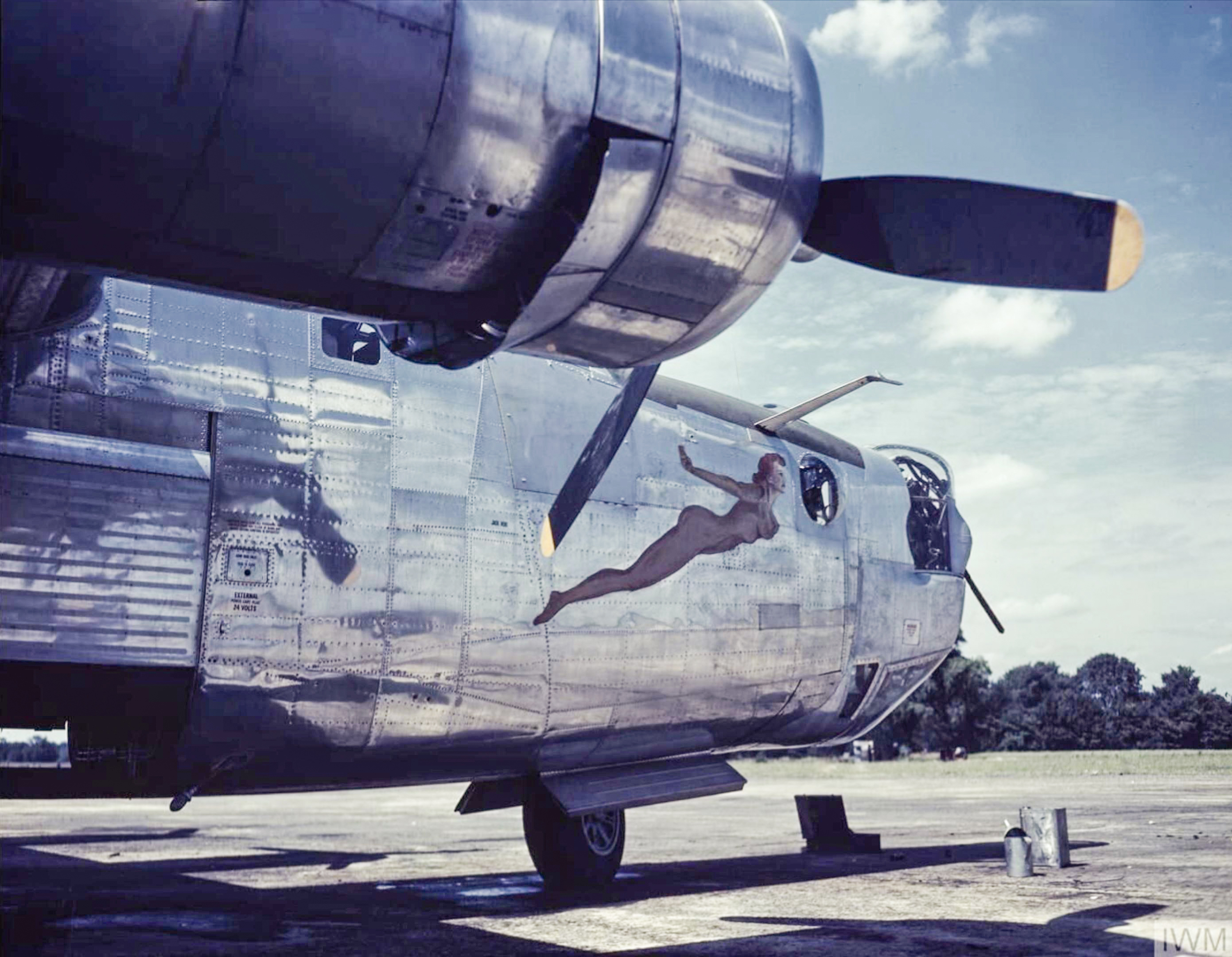 42-50726 B-24J Liberator 8AF 389BG567BS HPL Government Girl nose art right side FRE15192