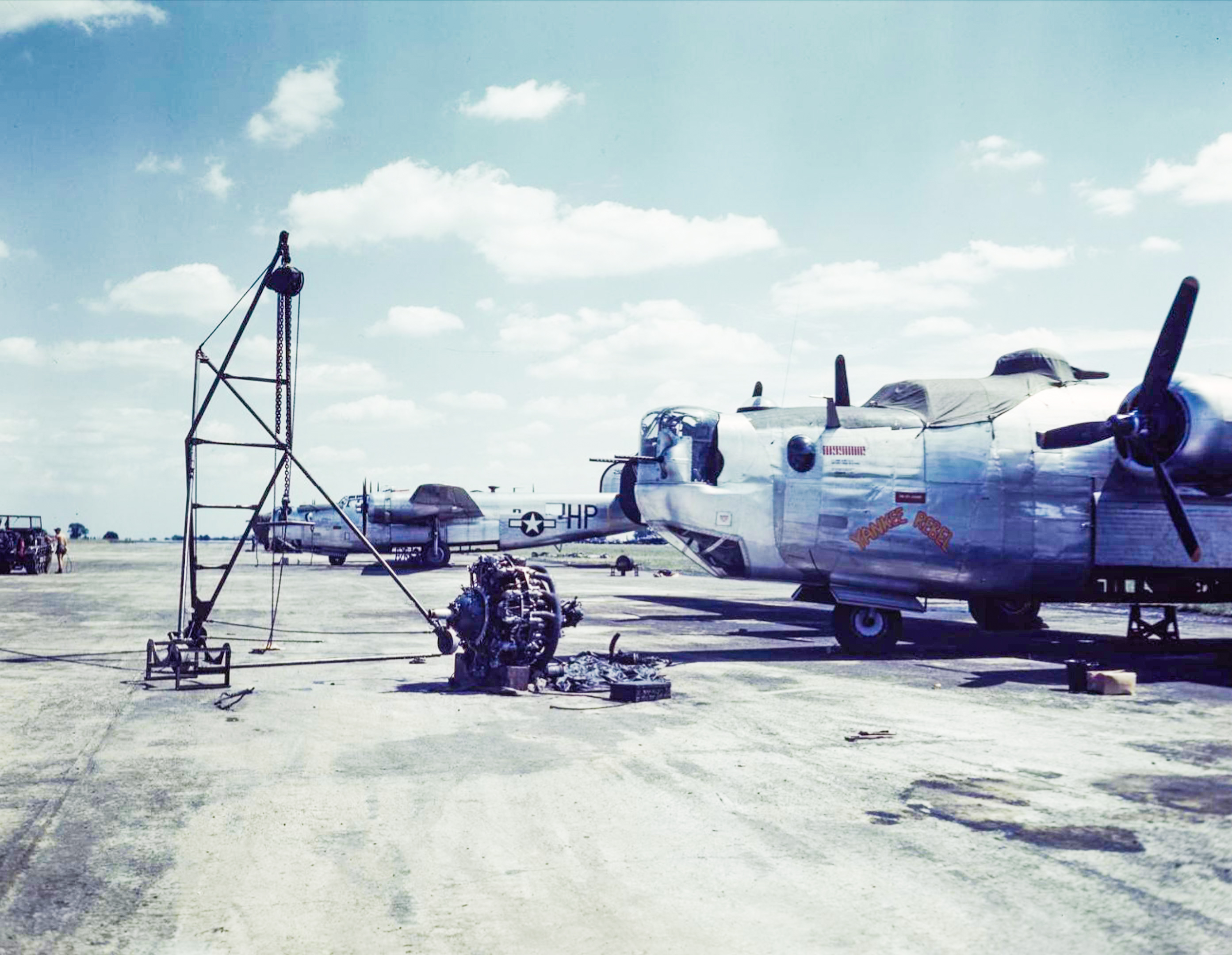 42-95026 B-24H Liberator 8AF 389BG567BS HPI Yankee Rebel under repair FRE15194