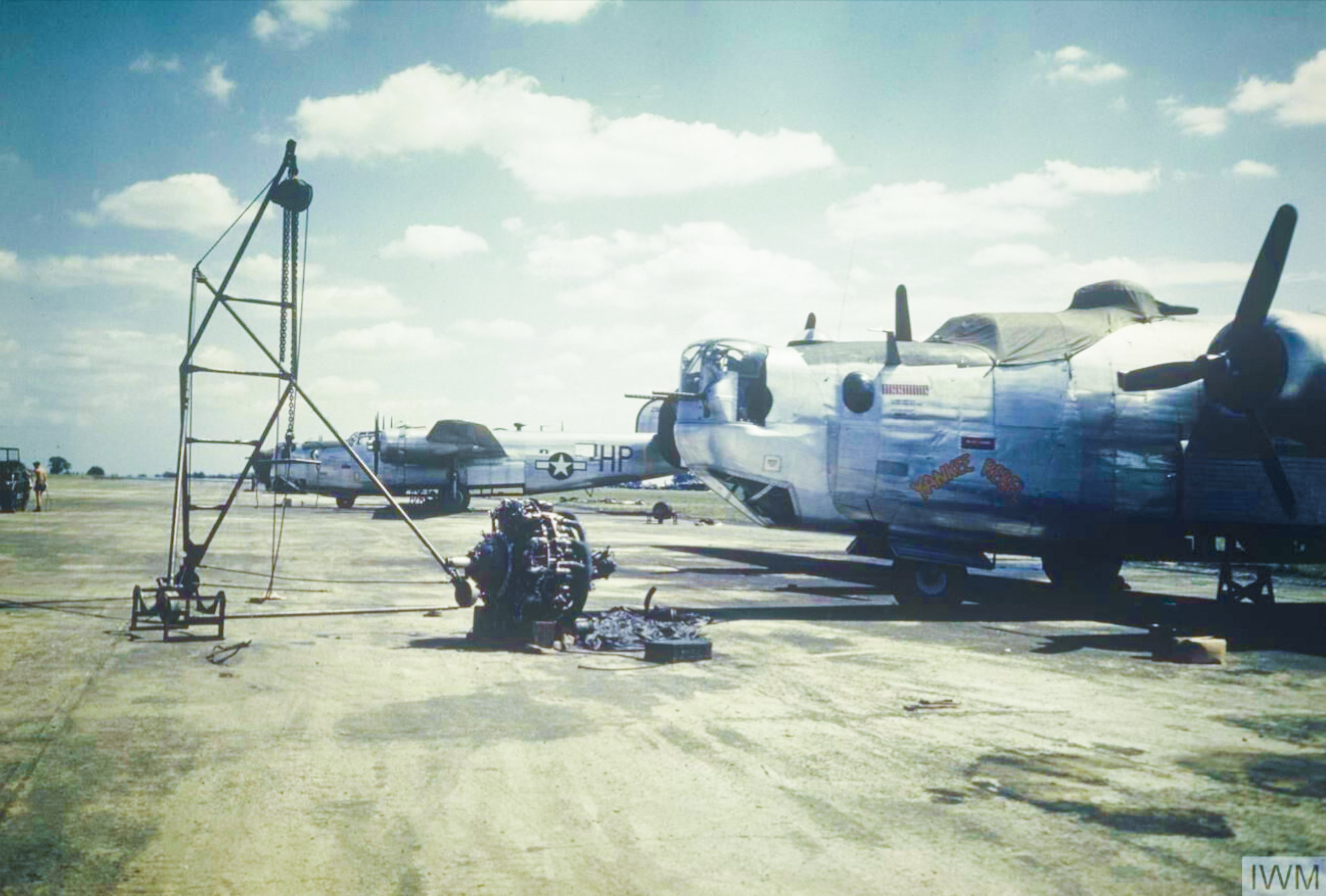 42-95026 B-24H Liberator 8AF 389BG567BS HPI Yankee Rebel under repair FRE6489