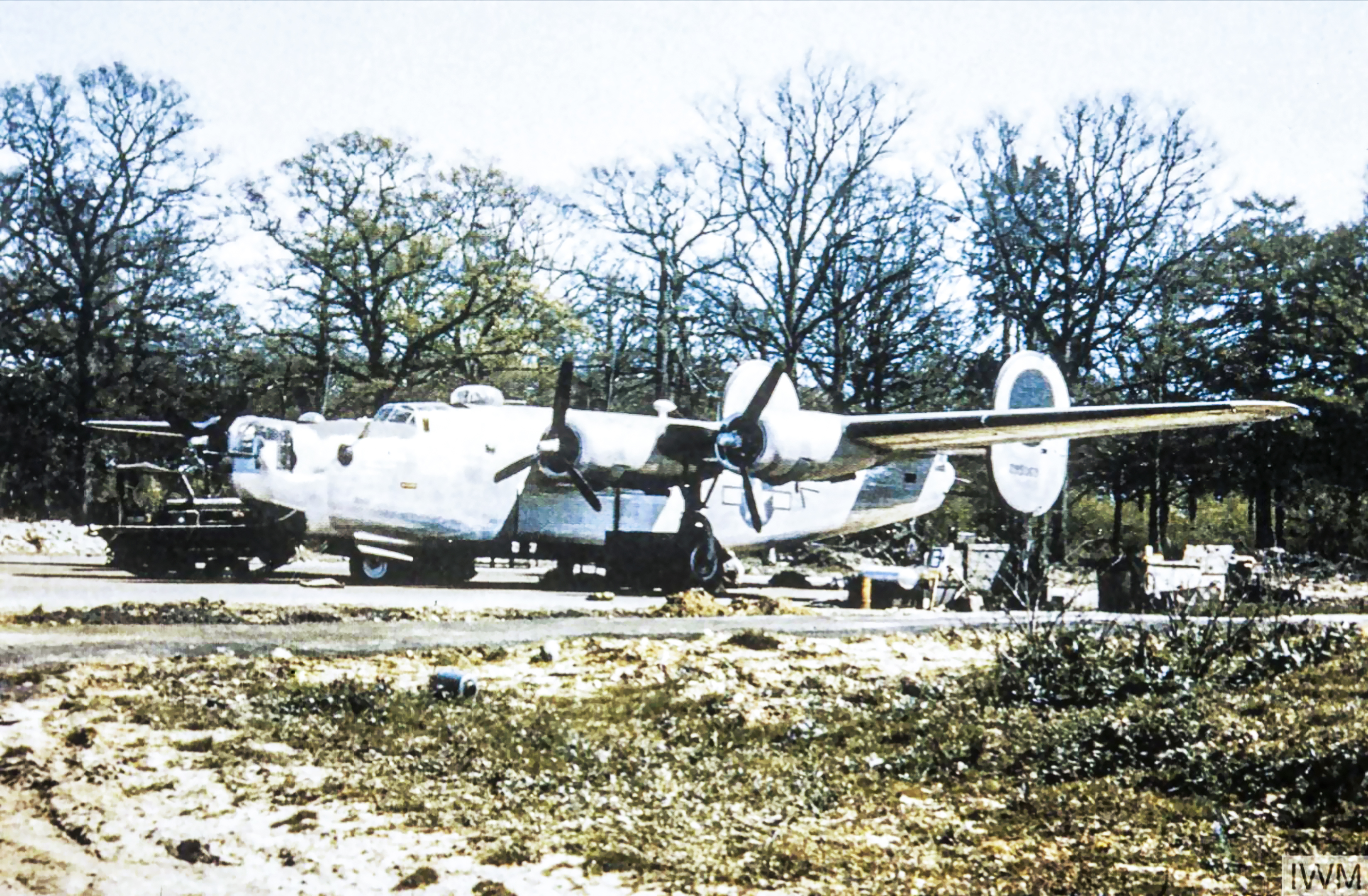 42-95063 B-24H Liberator 8AF 389BG566BS RRB+The Little Gramper Jr with a Cletrac FRE6473