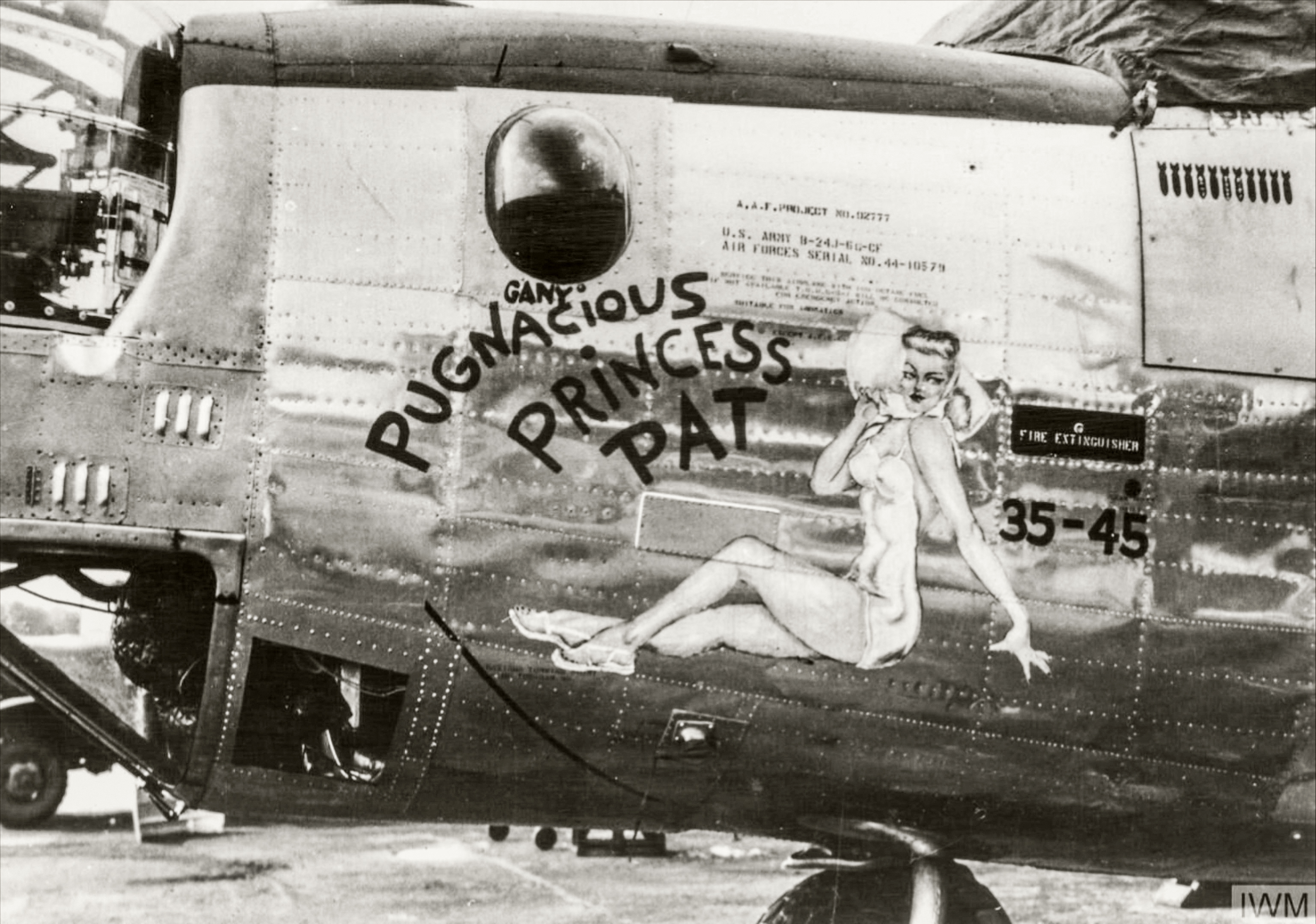 44-10579 B-24J Liberator 8AF 389BG566BS RRD+ Pugnacious Princess Pat nose art left side FRE1518