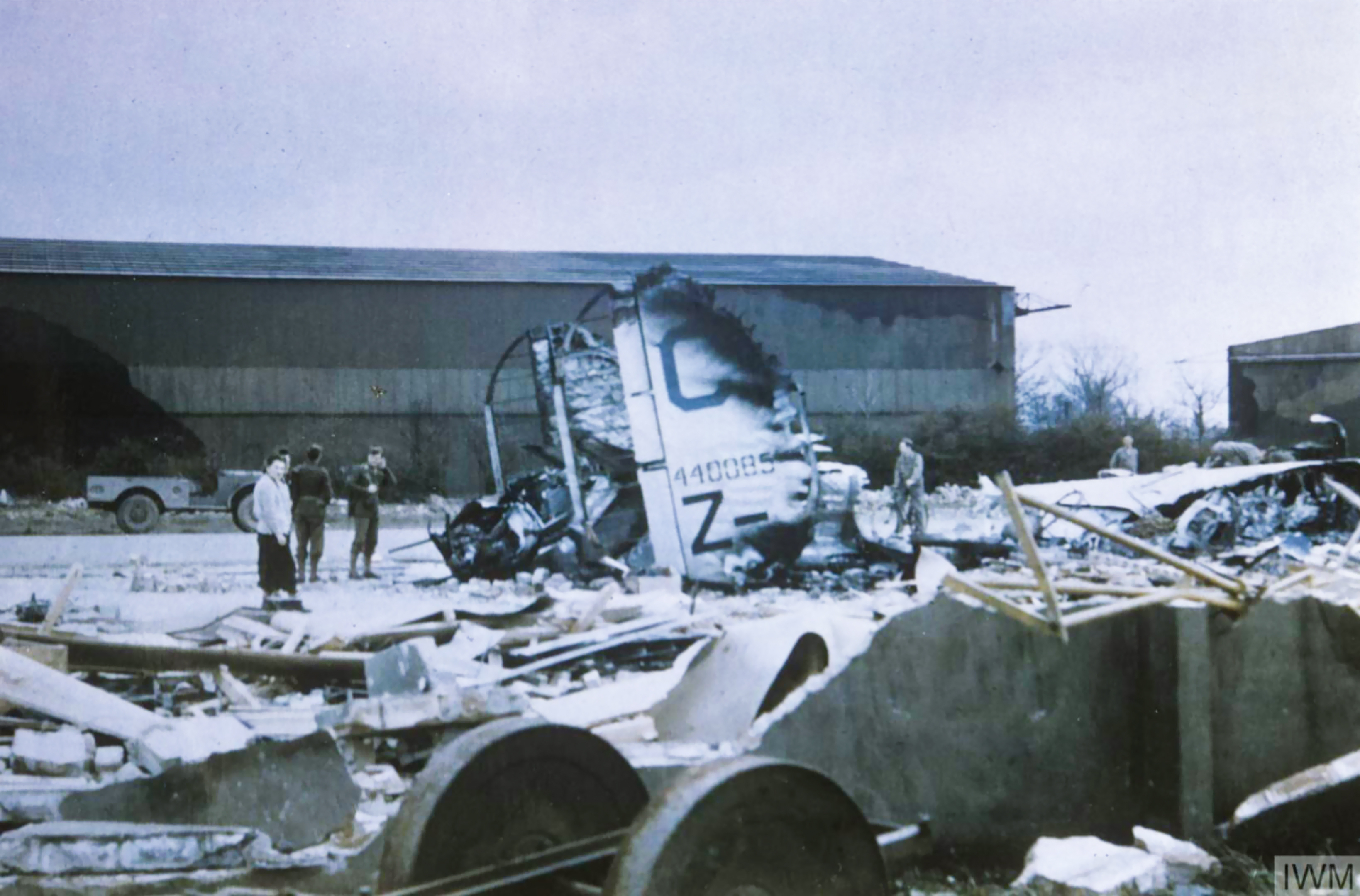 44-40085 B-24J Liberator 8AF 389BG567BS HPZ destroyed when it crashed into radar shed at Hethel 22nd Apr 1944 01