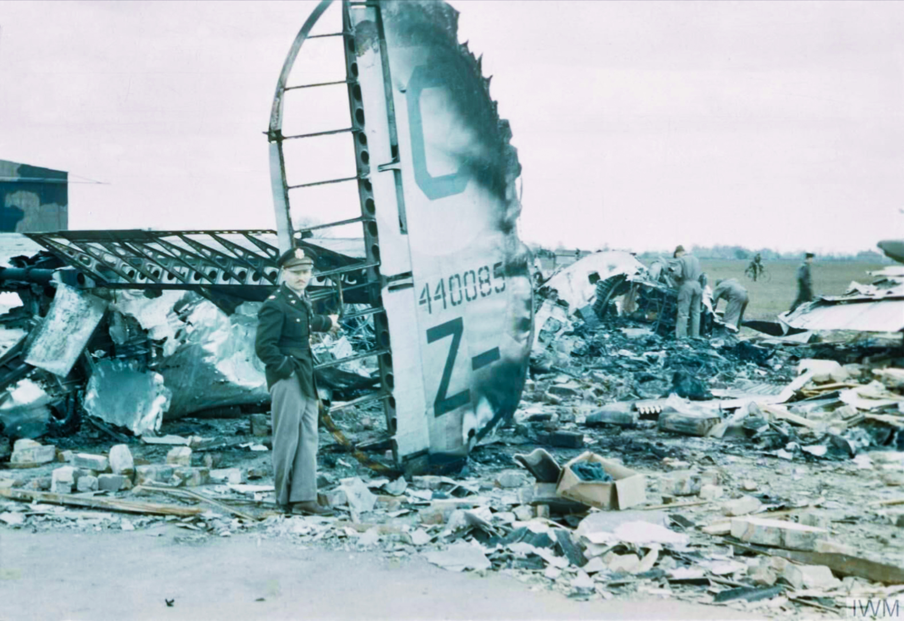44-40085 B-24J Liberator 8AF 389BG567BS HPZ destroyed when it crashed into radar shed at Hethel 22nd Apr 1944 02