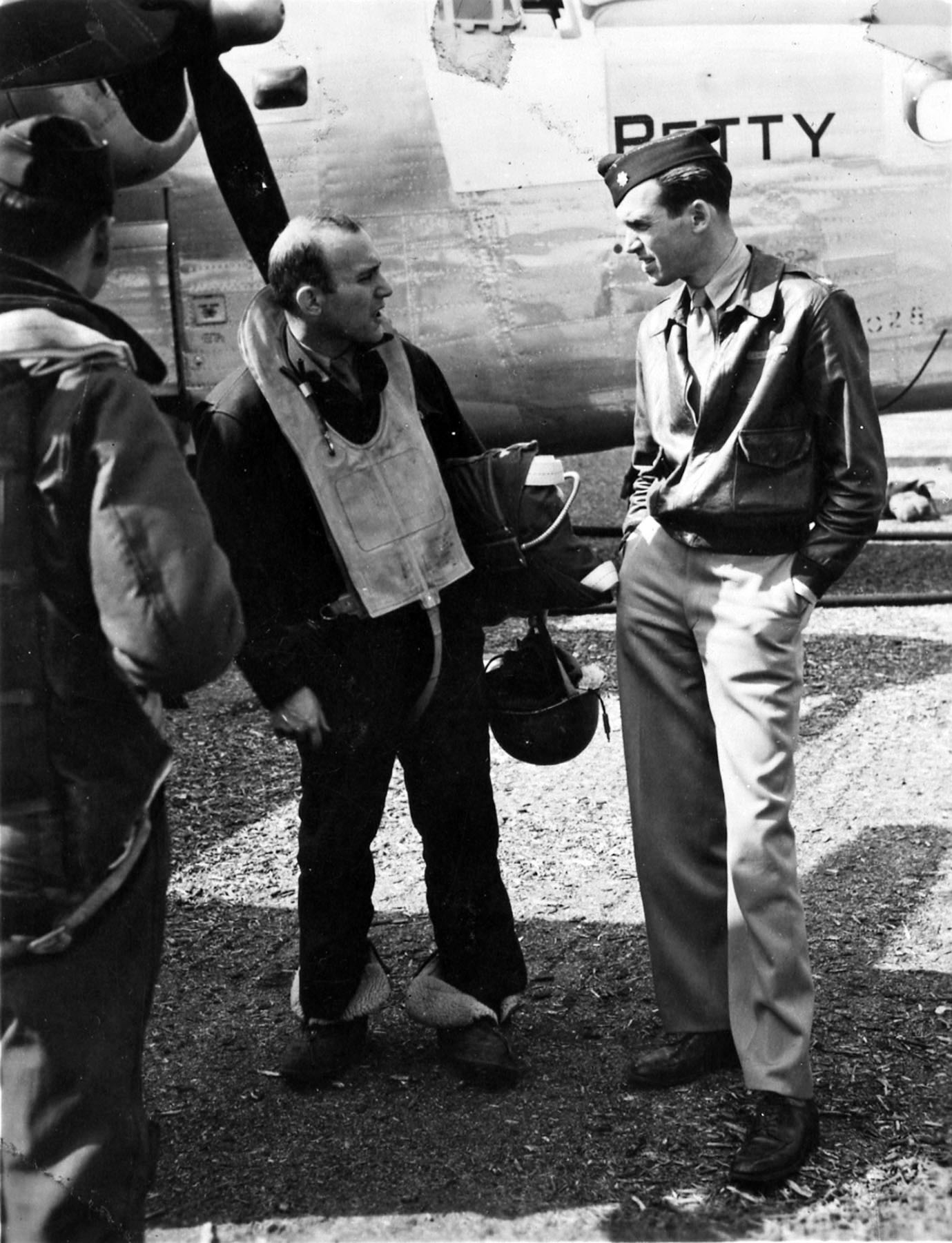 44-40092 B-24J Liberator 8AF 389BG565BS EEH Betty Jane with James Stewart Engalnd 01