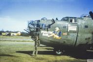 Asisbiz 42 40506 B 24D Liberator 8AF 389BG566BS RRA+ Fightin' Sam nose art left side at Hethel FRE6482