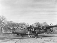 Asisbiz 42-40743 B-24D Liberator 8AF 389BG567BS HPO undergoing engine maintanence England A70932