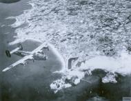 Asisbiz 42 50625 B 24J Liberator 8AF 389BG565BS EEZ over the target area 13th Aug 1944 FRE1546