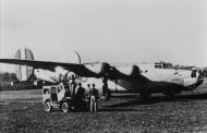 Asisbiz Consolidated B 24 Liberator 8AF 389BG565BS EER preparing to taxing FRE1532