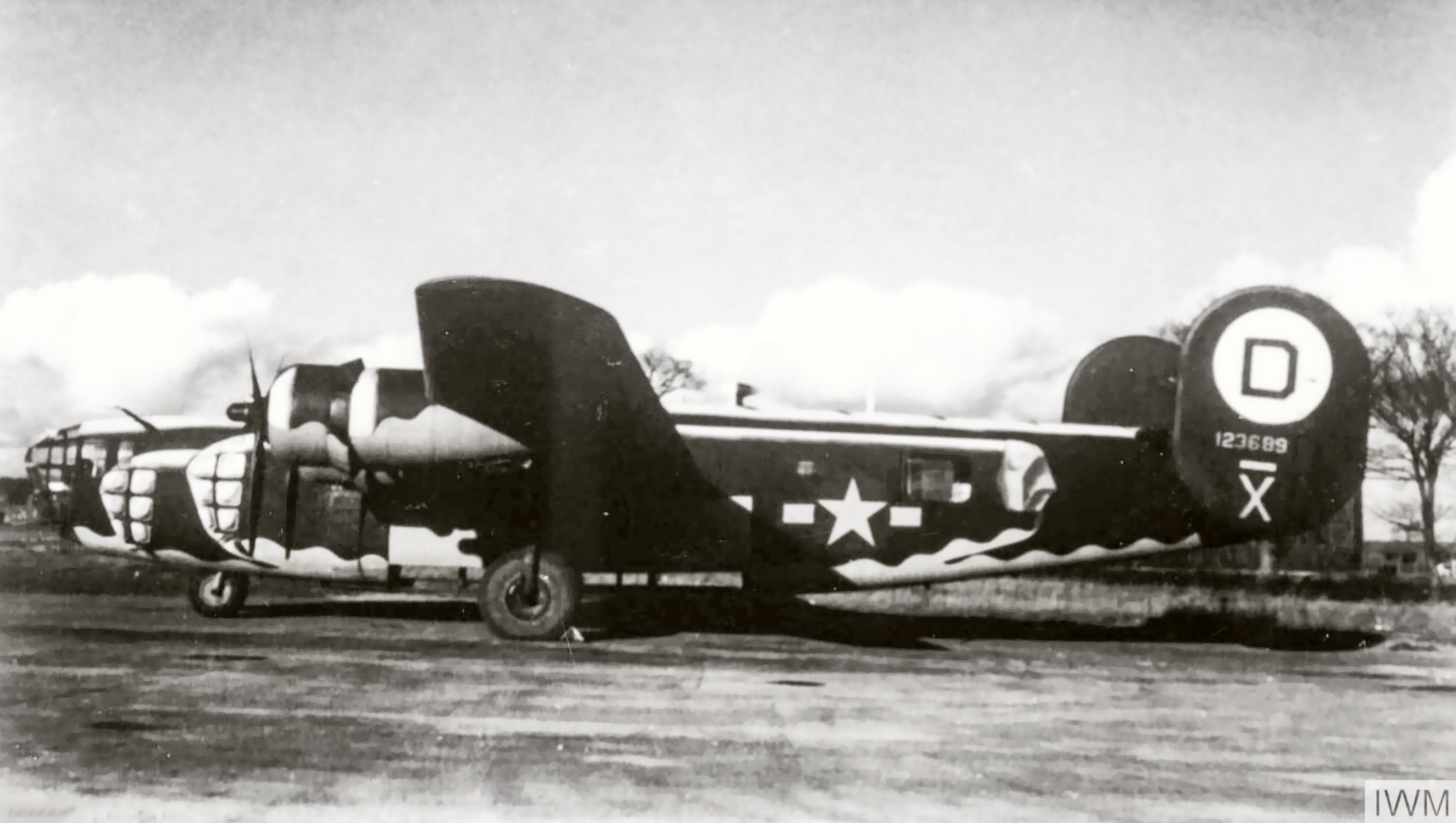 41-23689 B-24D Liberator 8AF 392BG used as a flight assembly ship at Wendling Norfolk 31st March 1944 FRE7997