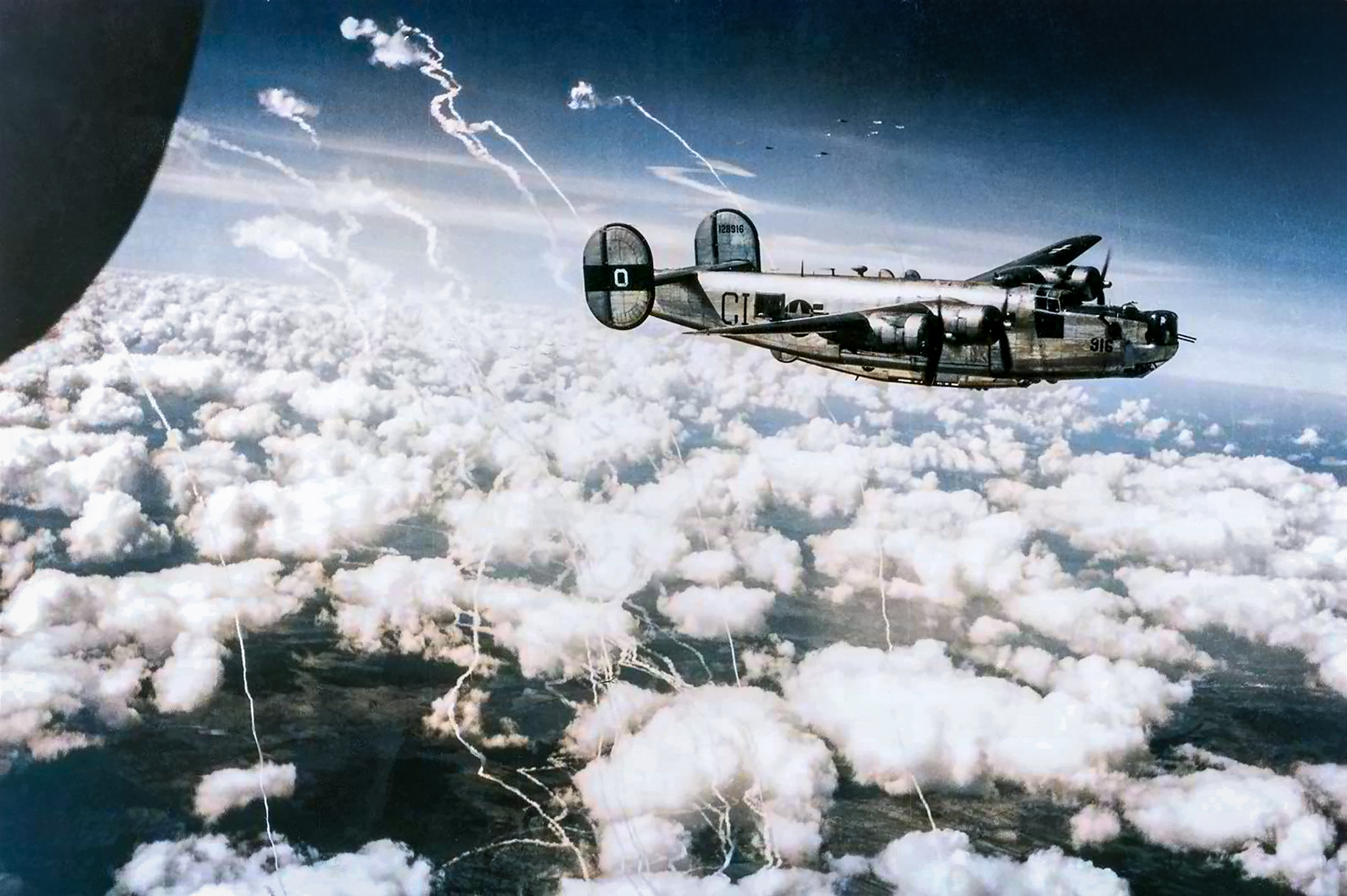 41-28916 B-24H Liberator 8AF 392BG576BS CIO Lus Shush Lay Dee at the drop zone Germany 01a
