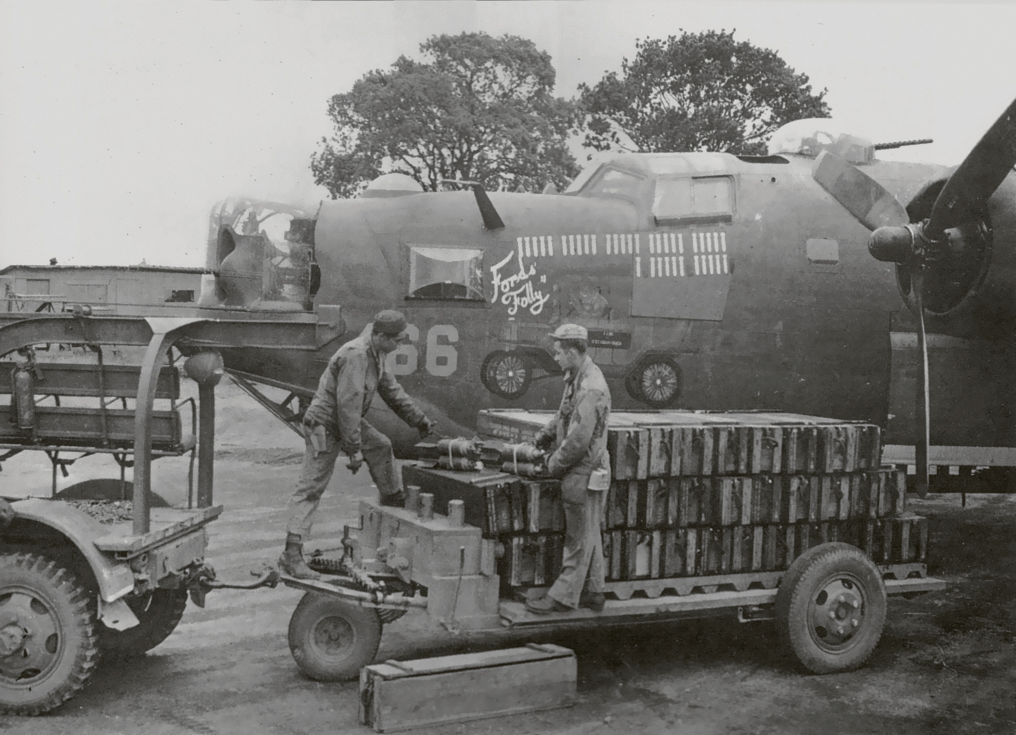 42-50466 B-24J Liberator 8AF 392BG578BS ECN Ford's Folly nose art left side Wendling England 01