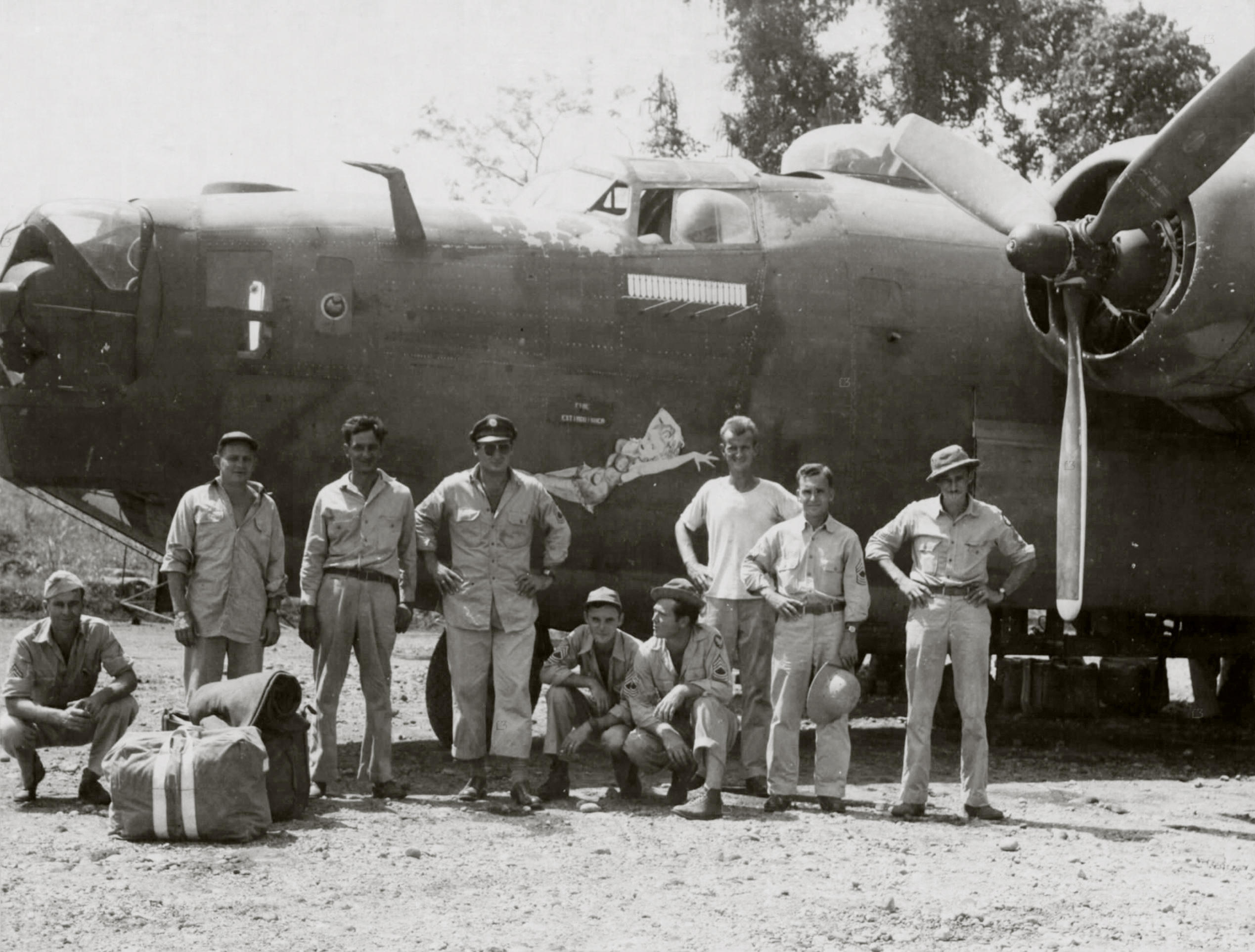 42-41224 B-24D Liberator 5AF 43BG64BS Lucky Lucille with crew at Dobodura New Guinea 2nd Mar 1944 03