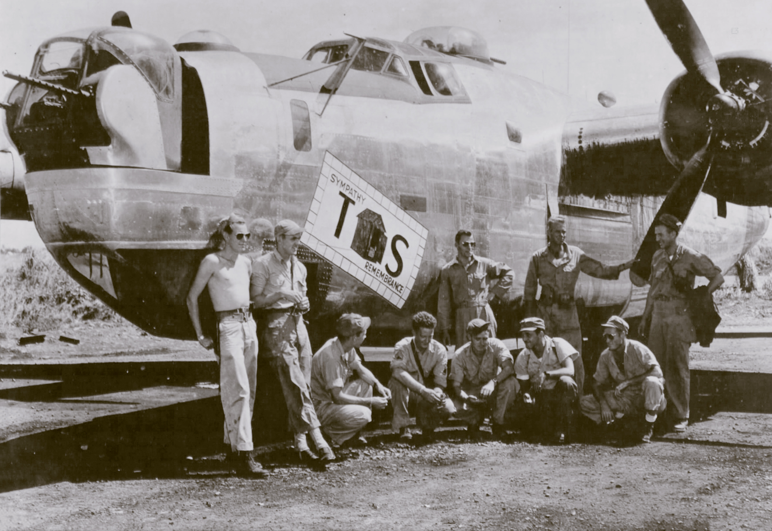 42-64051 F-7A Liberator 5AF 6PRG20CMS Sympathy TS Remembrance with crew nose art left side 21st Jul 1944 01
