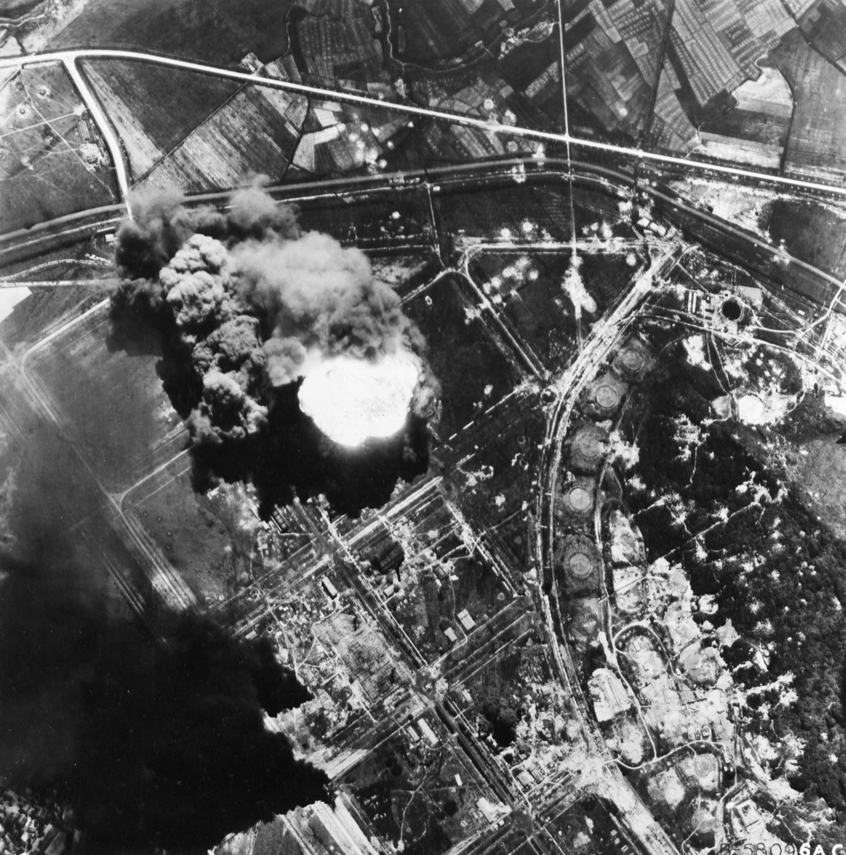 Target B-24 Liberators 5AF 43BG bomb Toshien Oil Refinery in Formosa with smoke reaching 10,000ft 18th Jul 1945 01