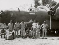 Asisbiz 42-41224 B-24D Liberator 5AF 43BG64BS Lucky Lucille with crew at Dobodura New Guinea 2nd Mar 1944 03