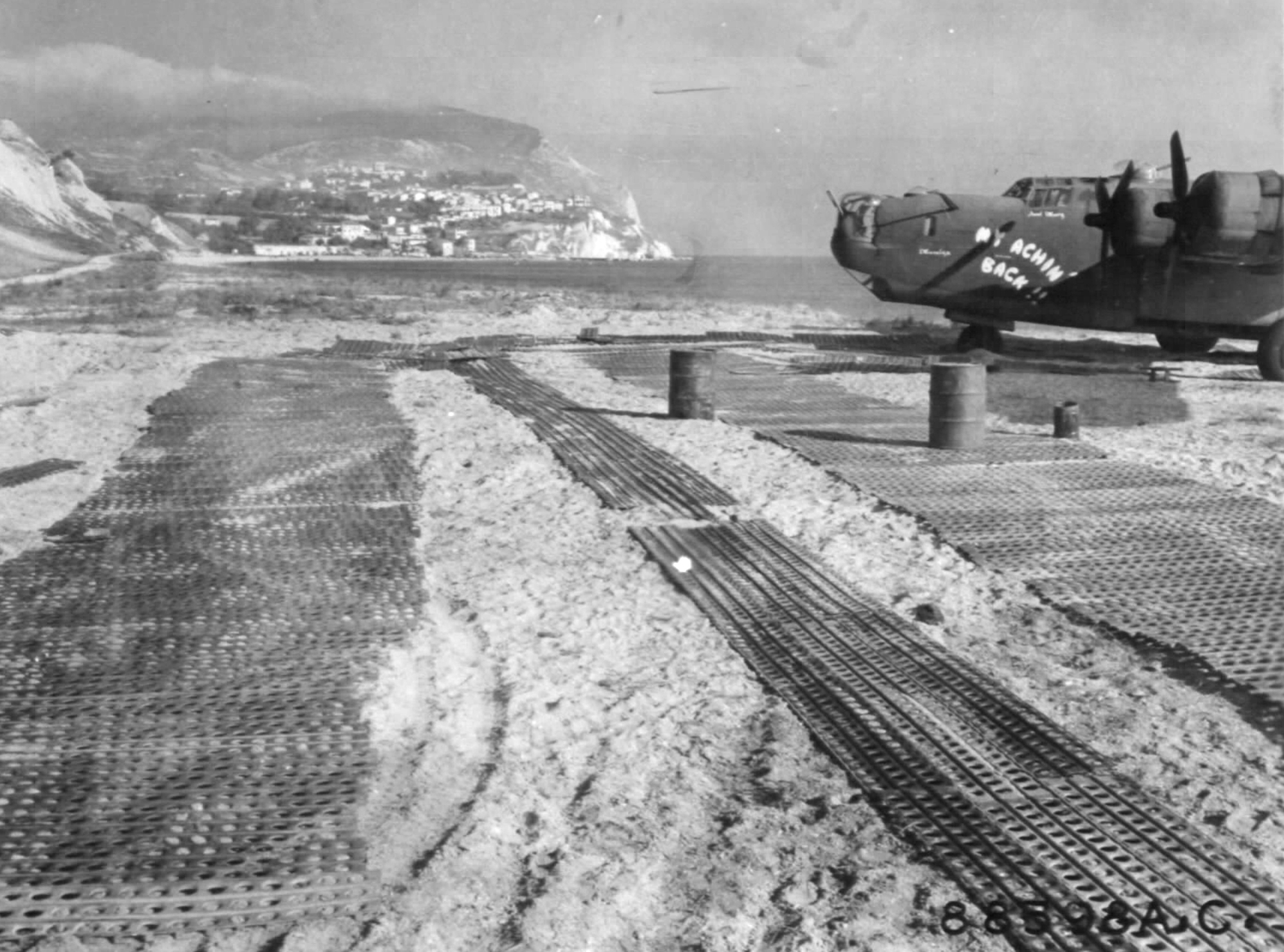 41-29432 B-24H Liberator 15AF 449BG718BS 35 My Achin' Back Numana Italy 10th Jun 1944 01