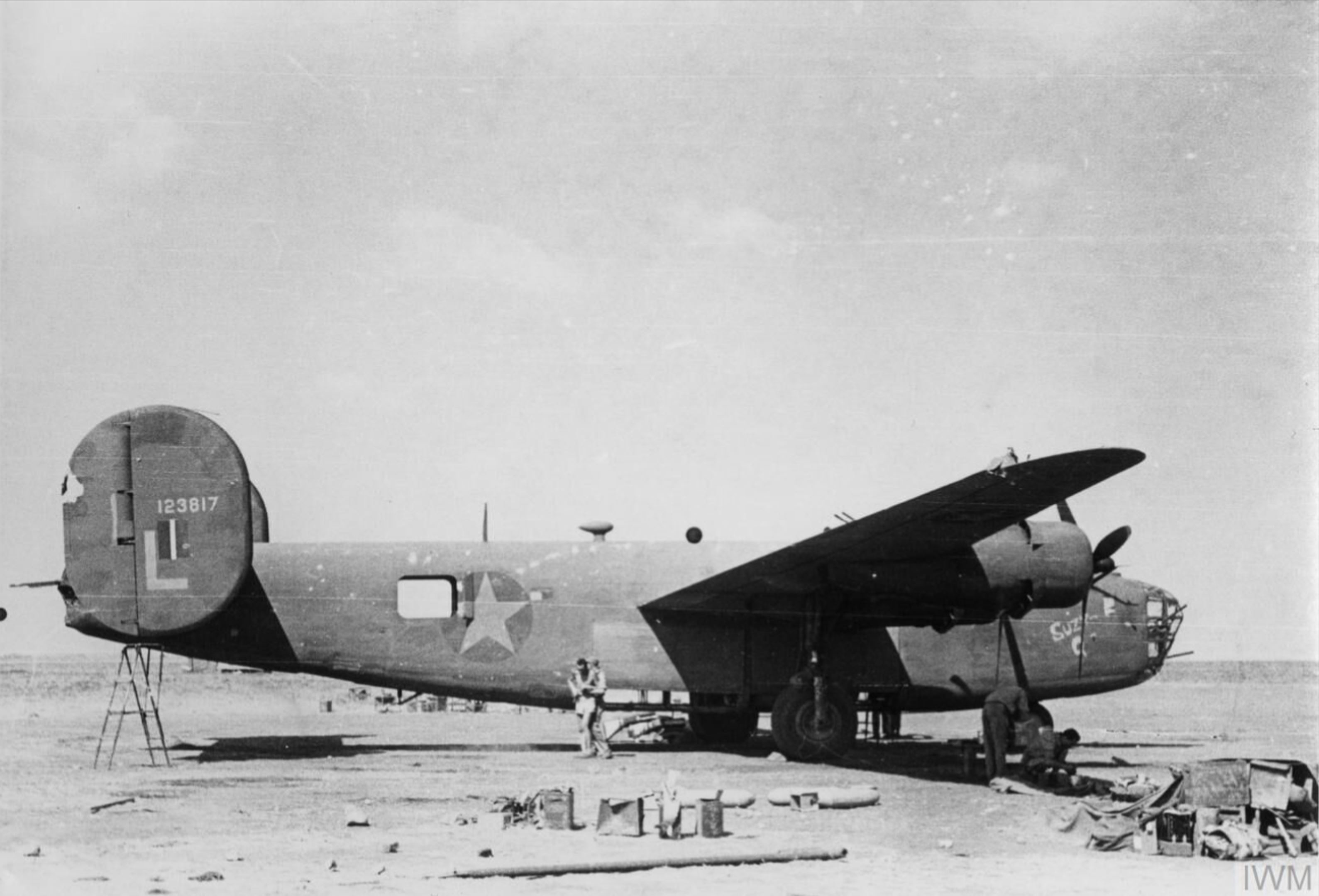 41-23817 B-24D Liberator 8AF 44BG67BS L Suzy Q FRE8792