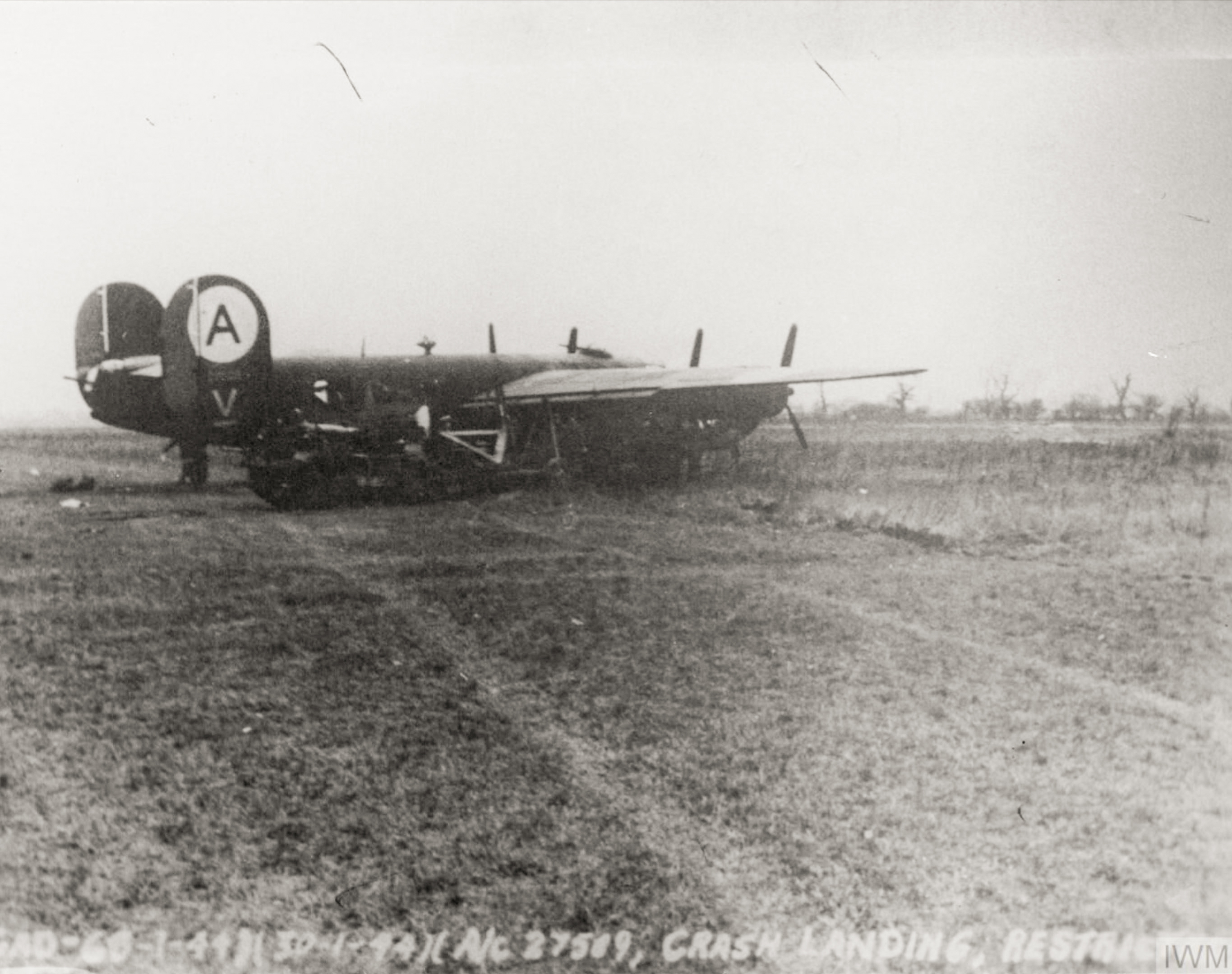 42-7589 B-24H Liberator 8AF 44BG V Rigor Mortis belly landed 30th Jan 1944 FRE3425