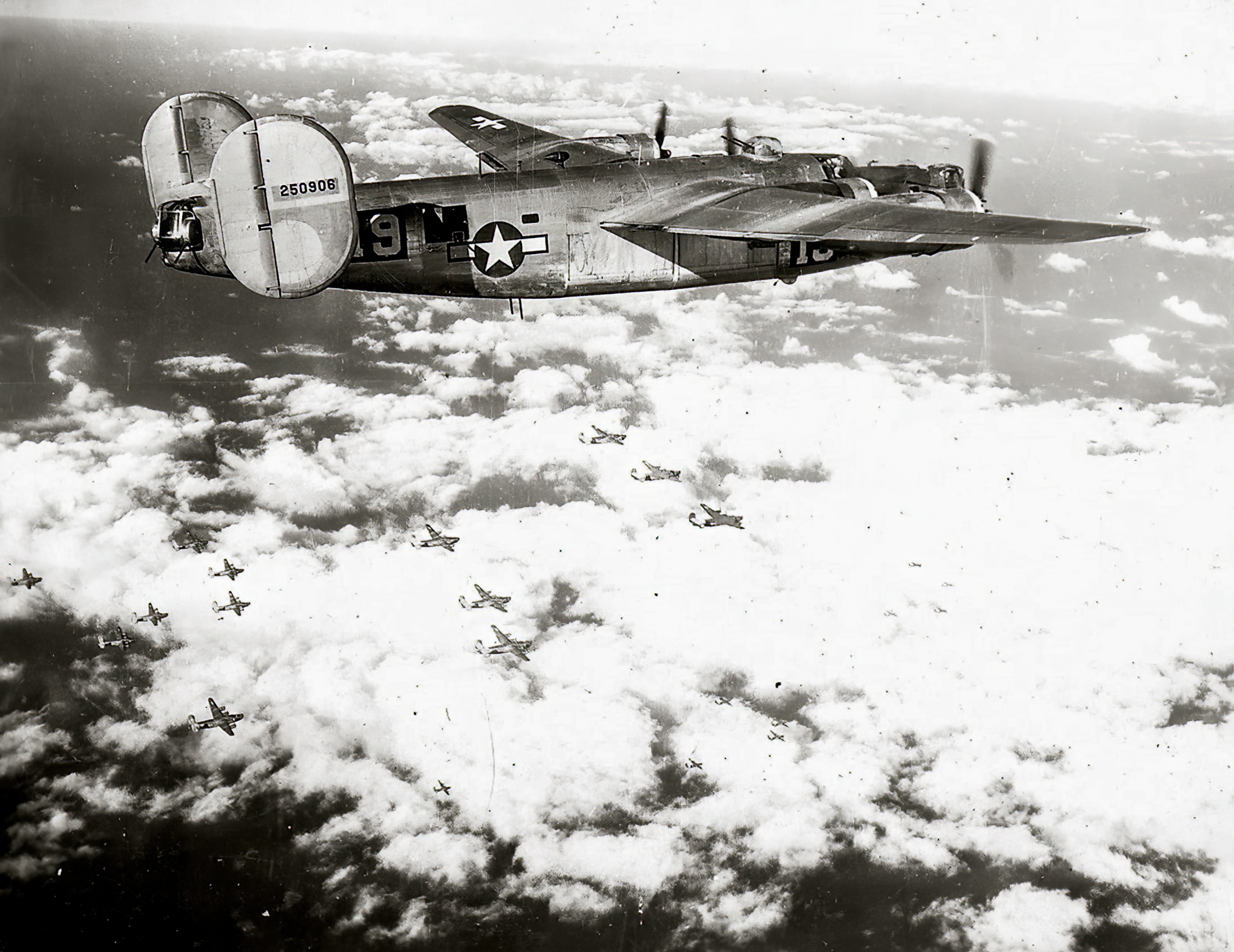 42-50906 B-24J Liberator 15AF 451BG724BS 19 Minnesota Mauler in flight 01