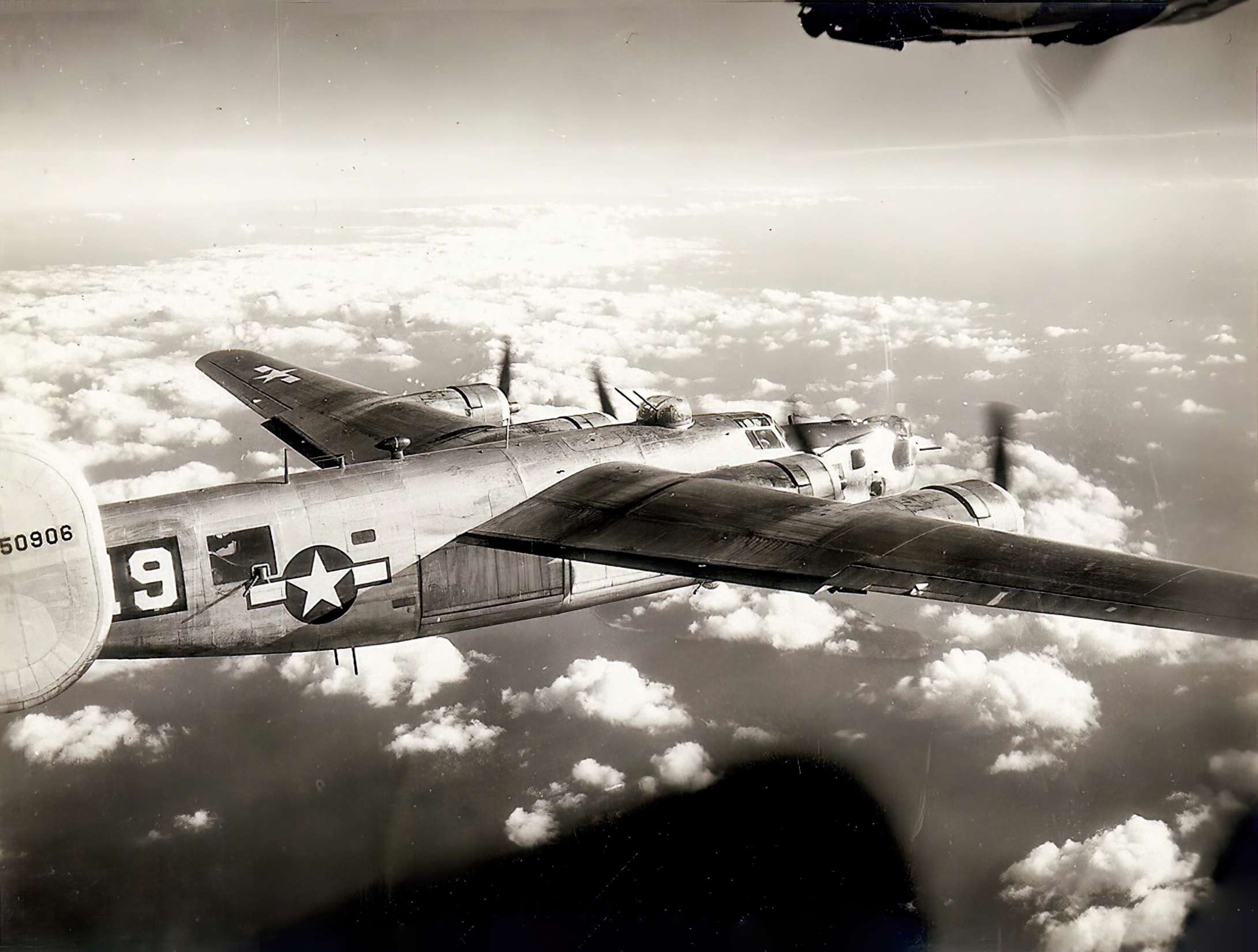 42-50906 B-24J Liberator 15AF 451BG724BS 19 Minnesota Mauler in flight 02