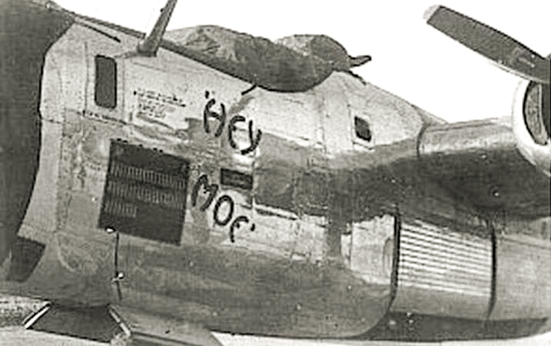 42-51090 B-24H Liberator 15AF 451BG725BS 40 Hey Moe aka Lois M nose art right 01