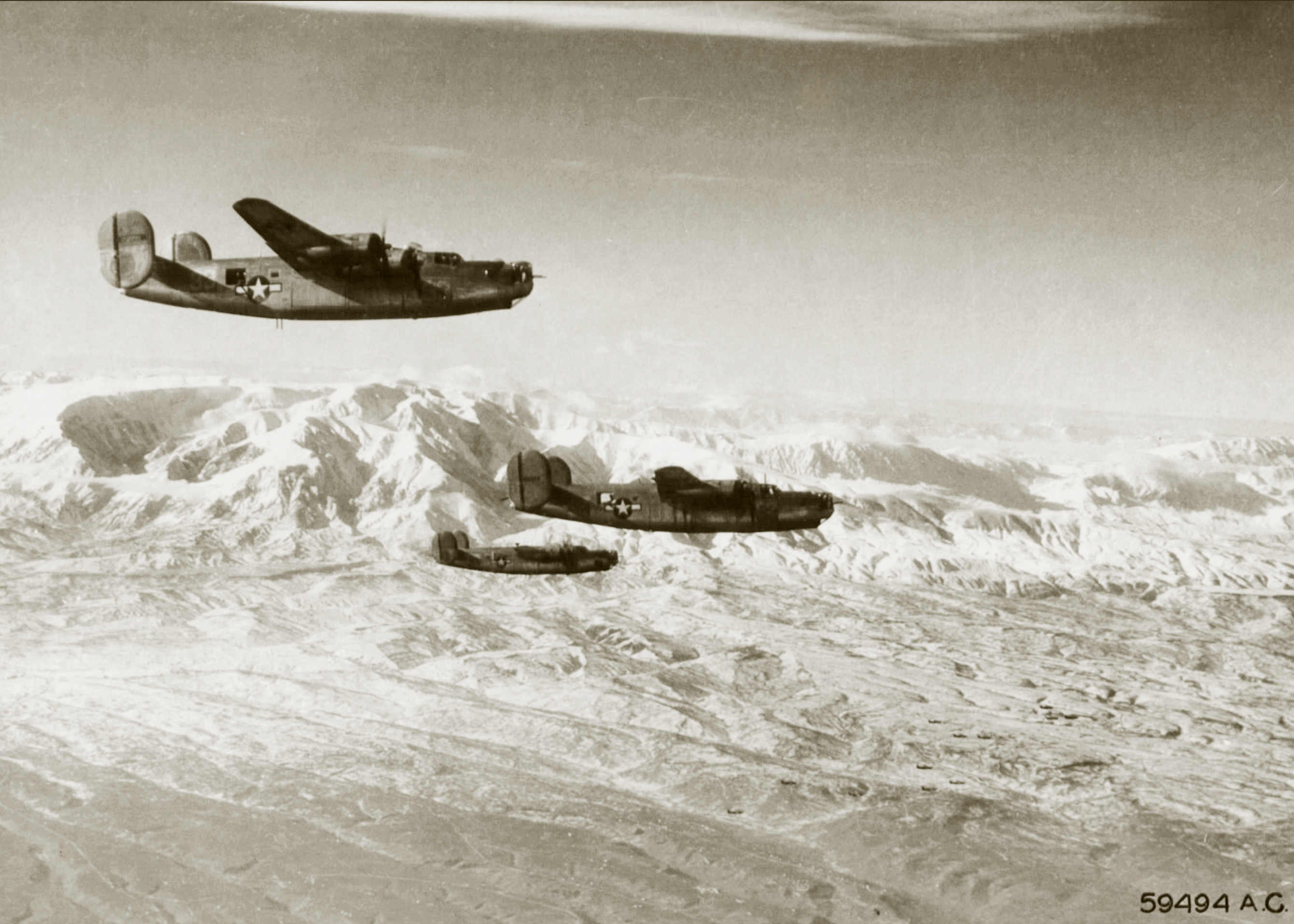 42-51999 B-24J Liberator 15AF 451BG724BS 33 heading for railyards at Vienna Austria 15th Jan 1945 01