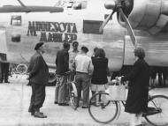 Asisbiz 42-50906 B-24J Liberator 15AF 451BG724BS Minnesota Mauler unknown location 1944 NA637