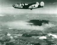 Asisbiz 44-40196 B-24J Liberator 15AF 451BG727BS 16 Weesie over Ploesti Rumania 18th Aug 1944 NA1100