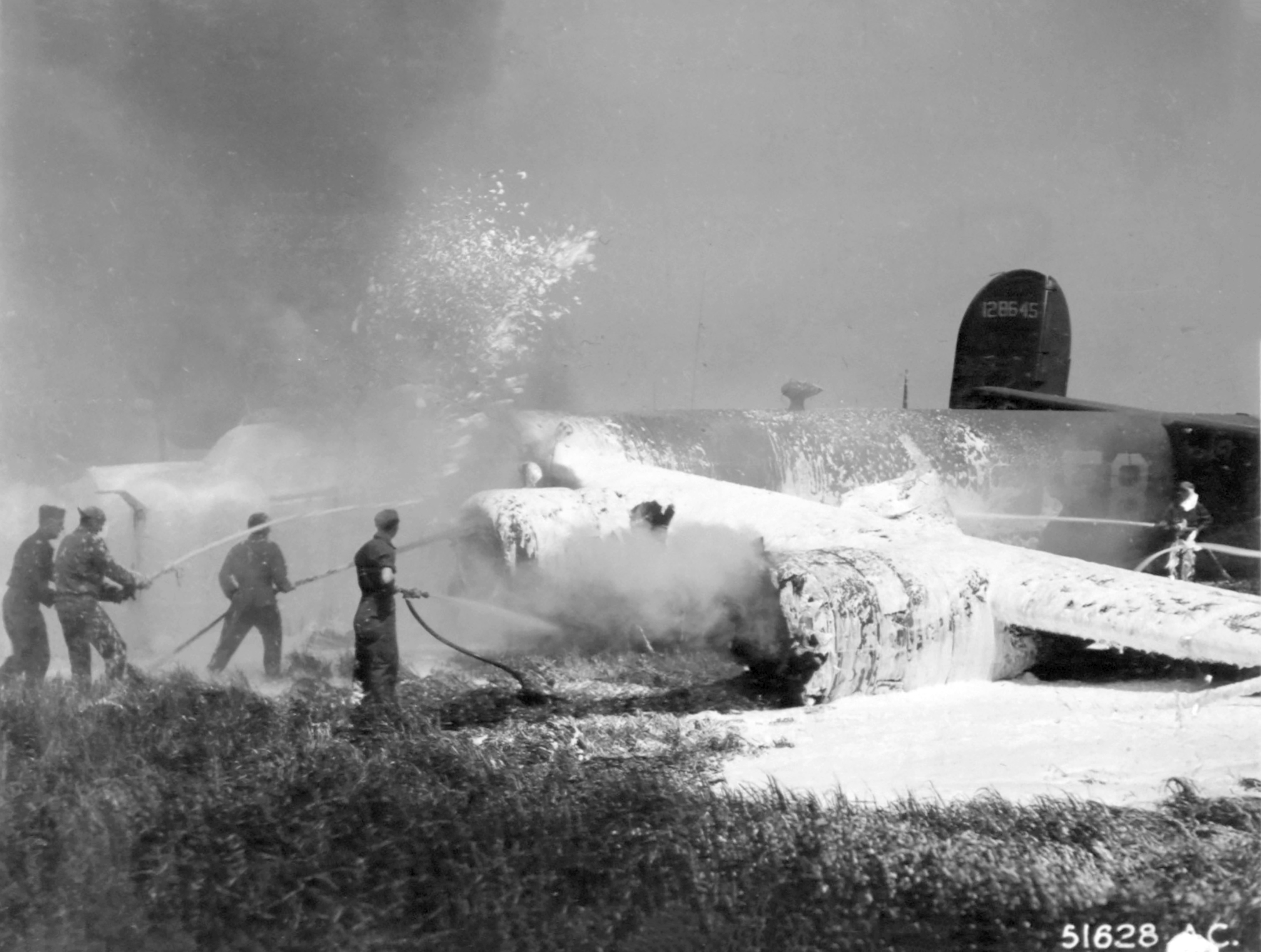 41-28645 B-24H Liberator 8AF 453BG733BS F8U Goldern Gaboon landed damaged England 12th Jun 1944 NA1991