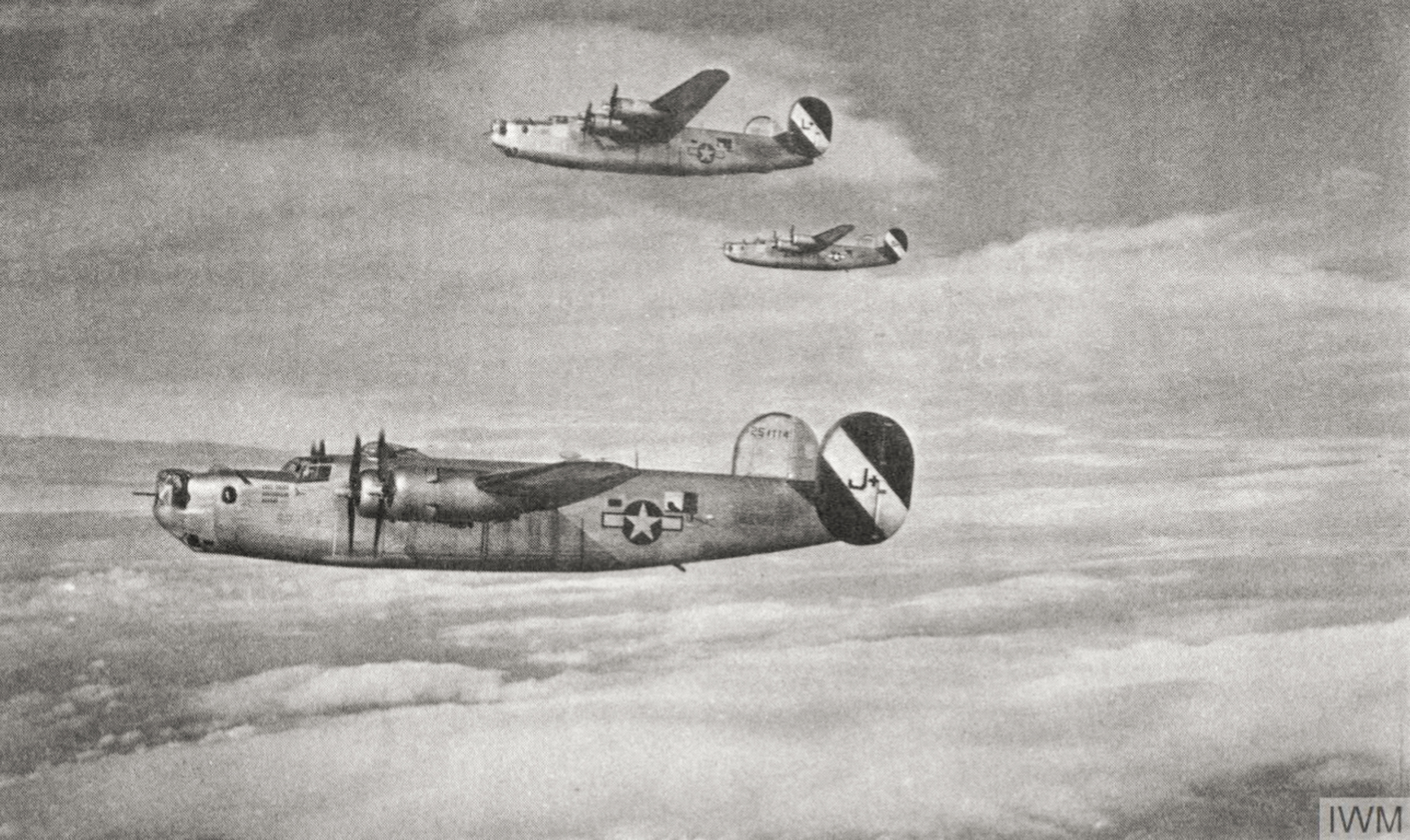 42-51114 B-24H Liberator 8AF 453BG733BS F8J+ Whiskey Jingles in formation FRE1883