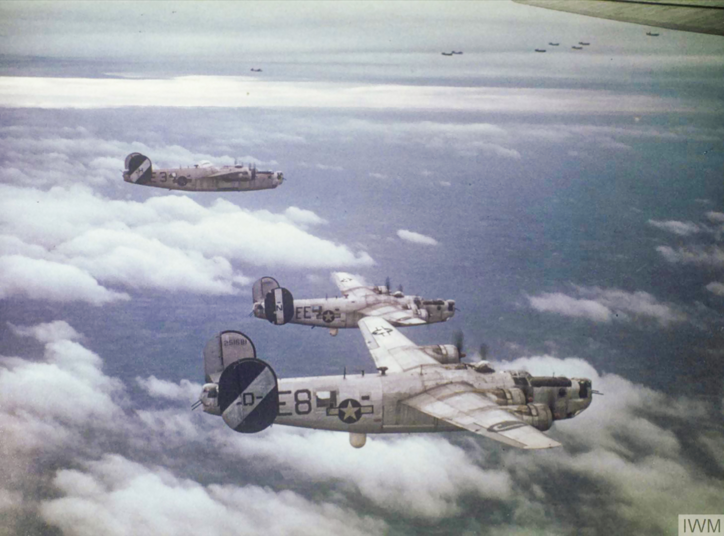 42-51681 B-24J Liberator 8AF 453BG734BS E8D bar pathfinder Liberator with 445BG EEN and 453BG E9M FRE6659