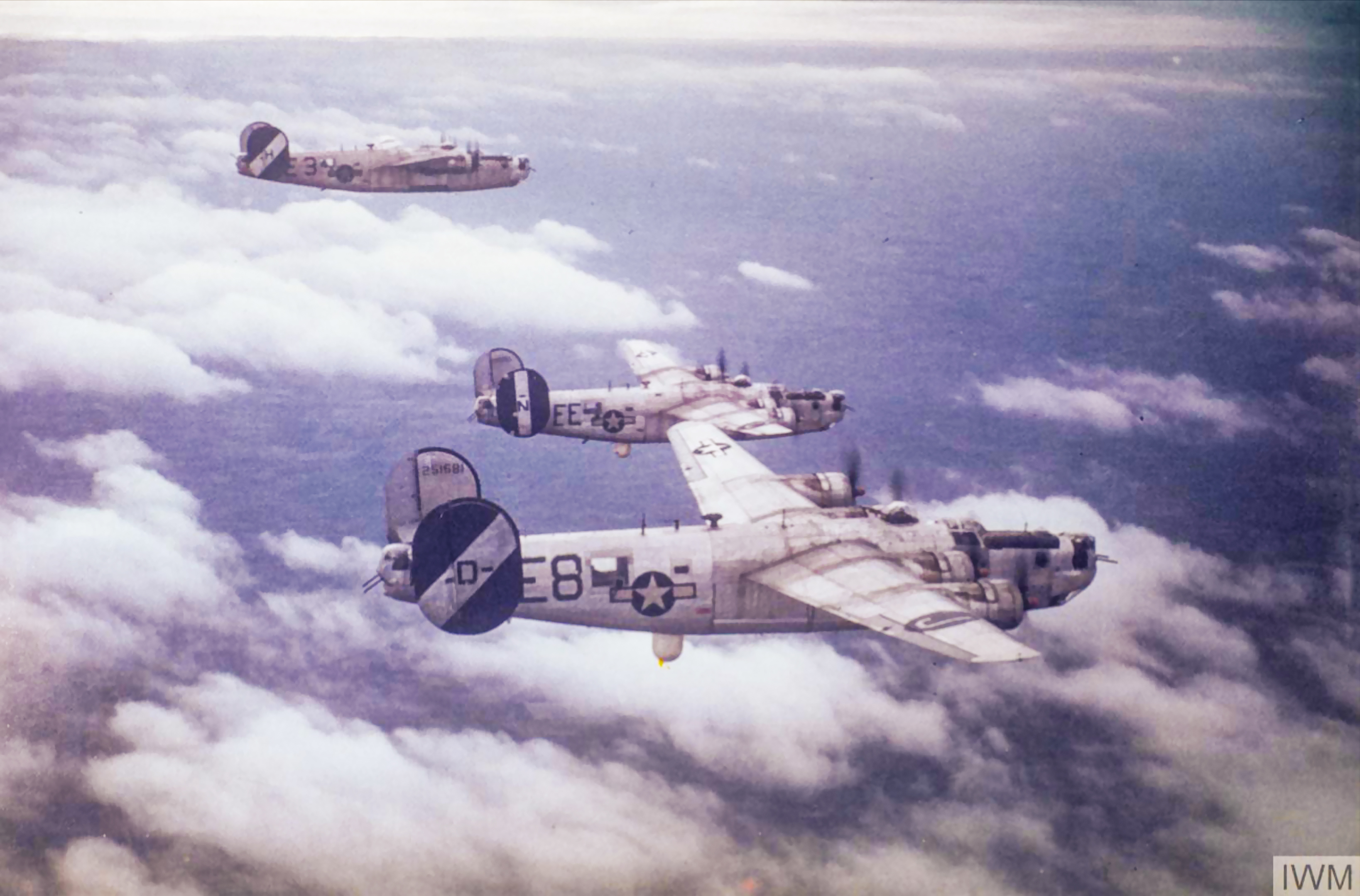 42-51681 B-24J Liberator 8AF 453BG734BS E8D bar pathfinder Liberator with 445BG EEN and 453BG E9M FRE6660