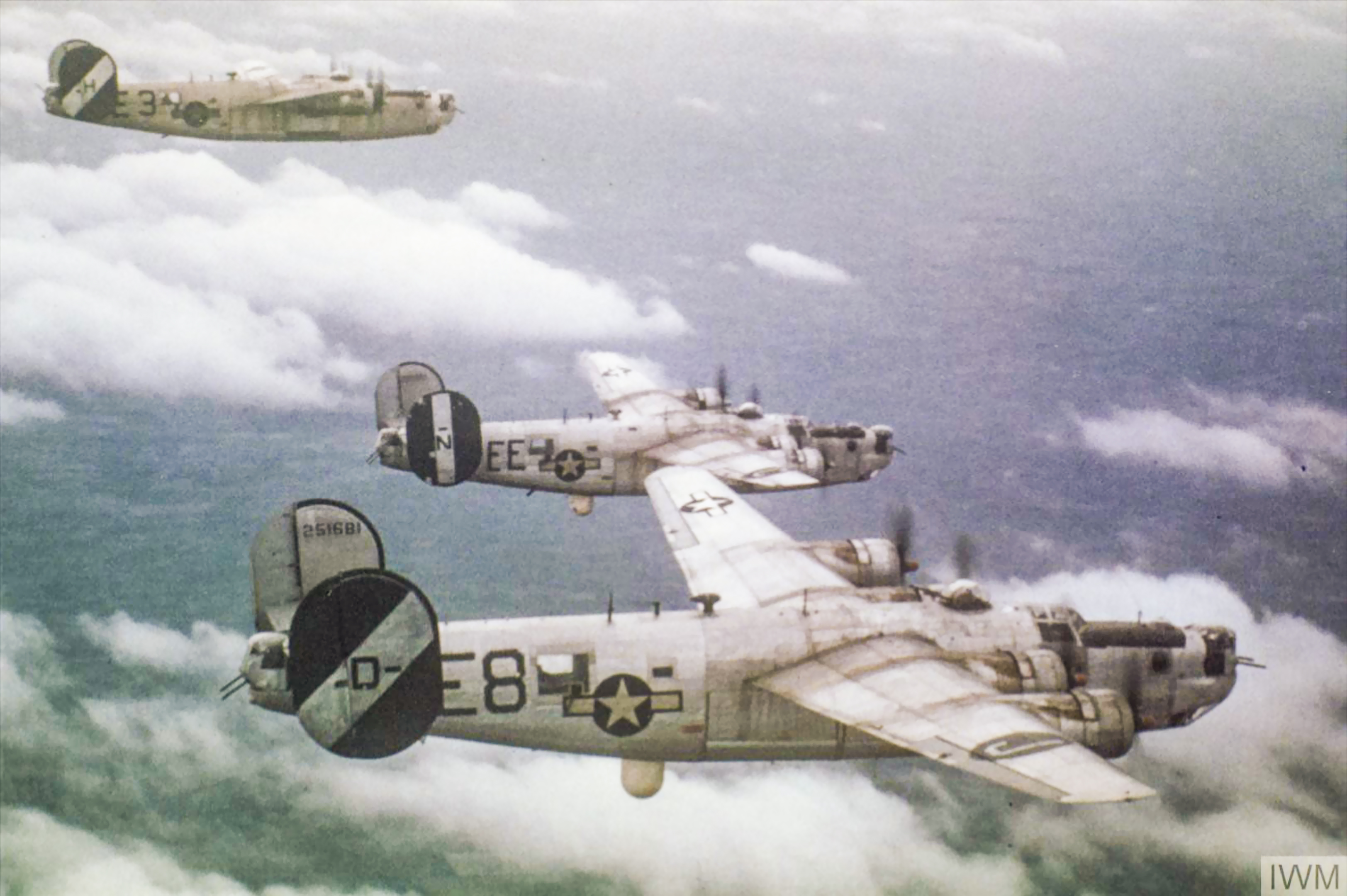 42-51681 B-24J Liberator 8AF 453BG734BS E8D bar pathfinder Liberator with 445BG EEN and 453BG E9M FRE6661