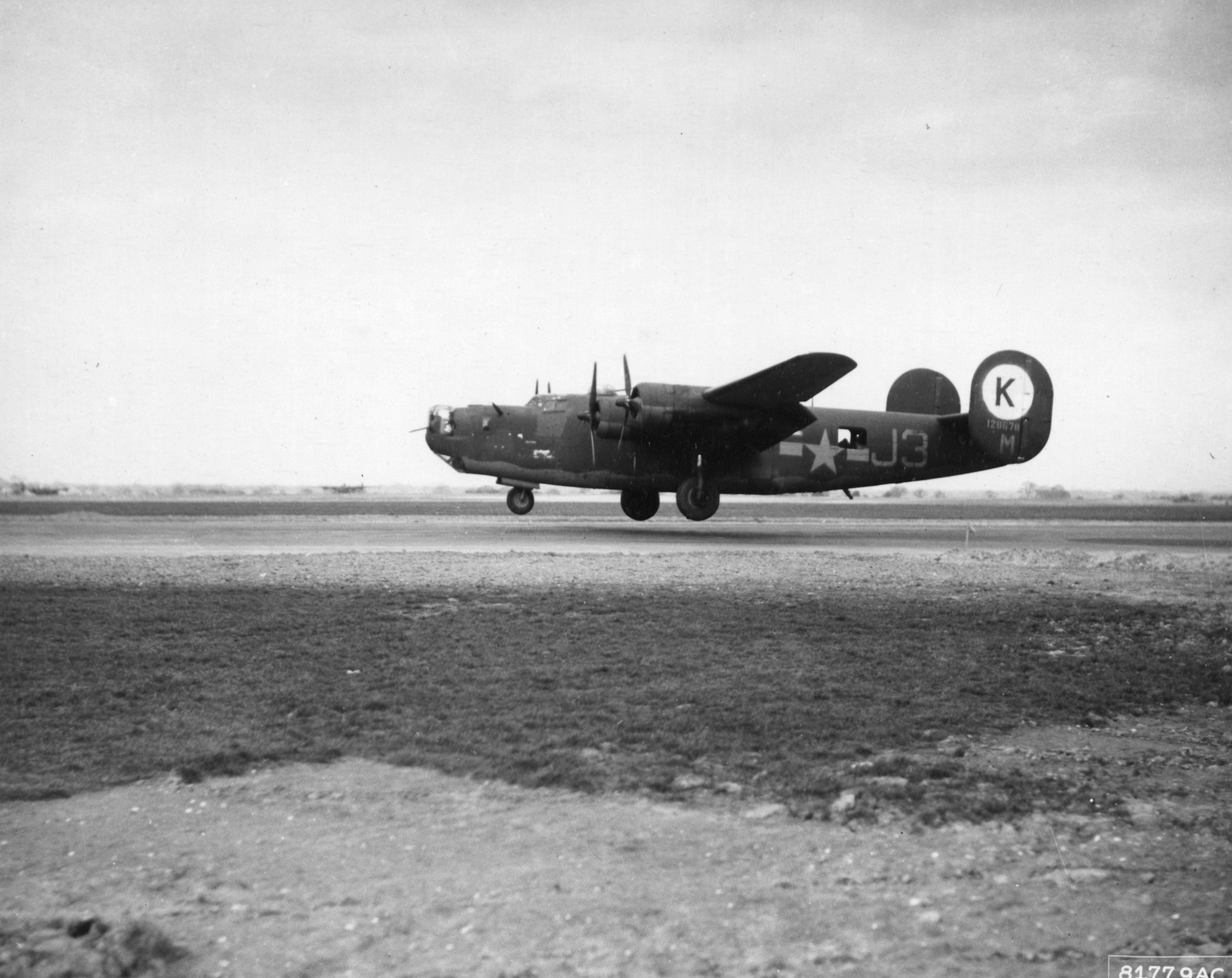 41-28678 B-24H Liberator 8AF 458BG755BS J3M landing after completing 200 missions England NA119