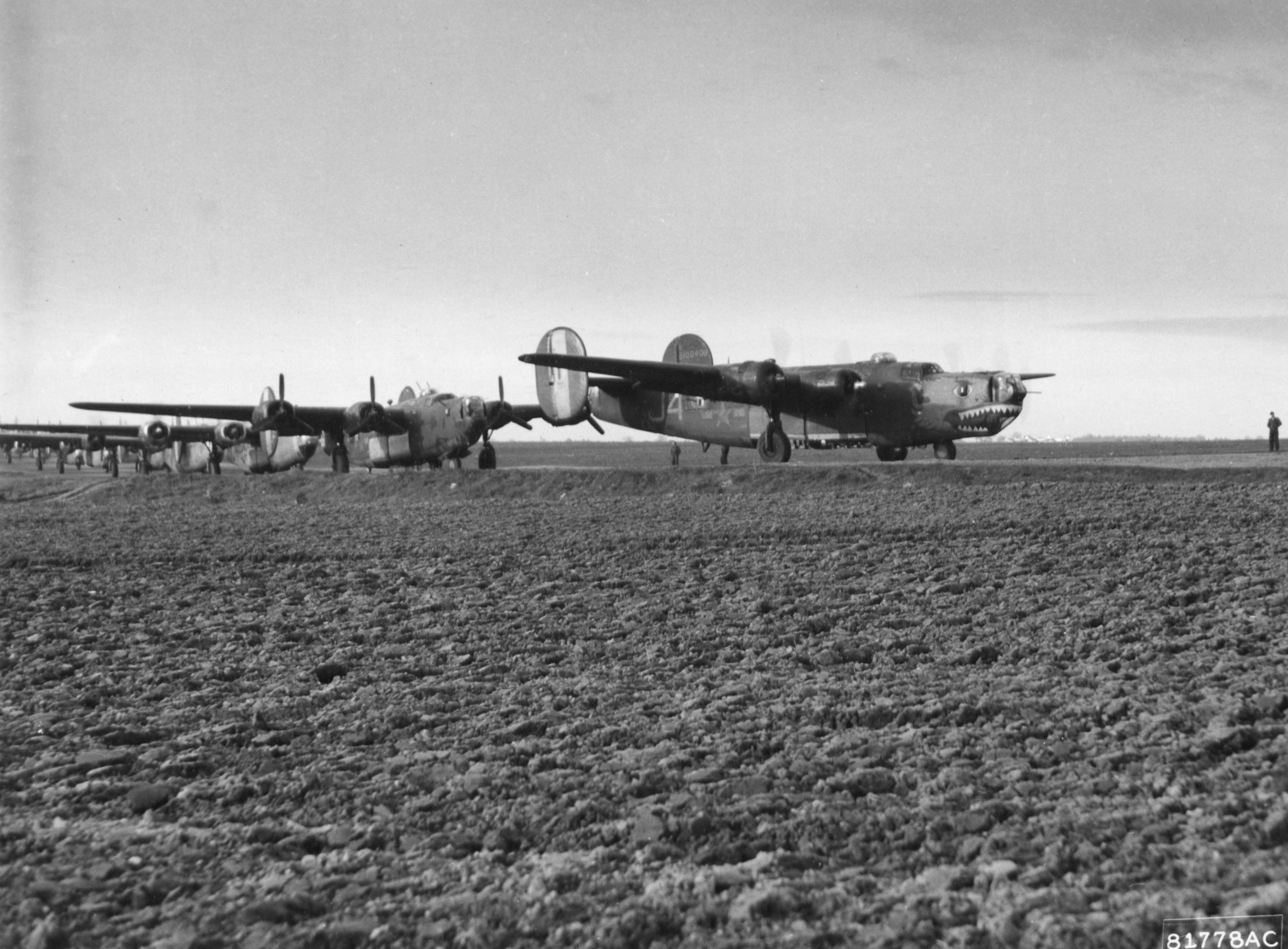 42-100408 B-24J Liberator 8AF 458BG753BS J4I Beastface on its 200th mission England 26th Feb 1945 NA111