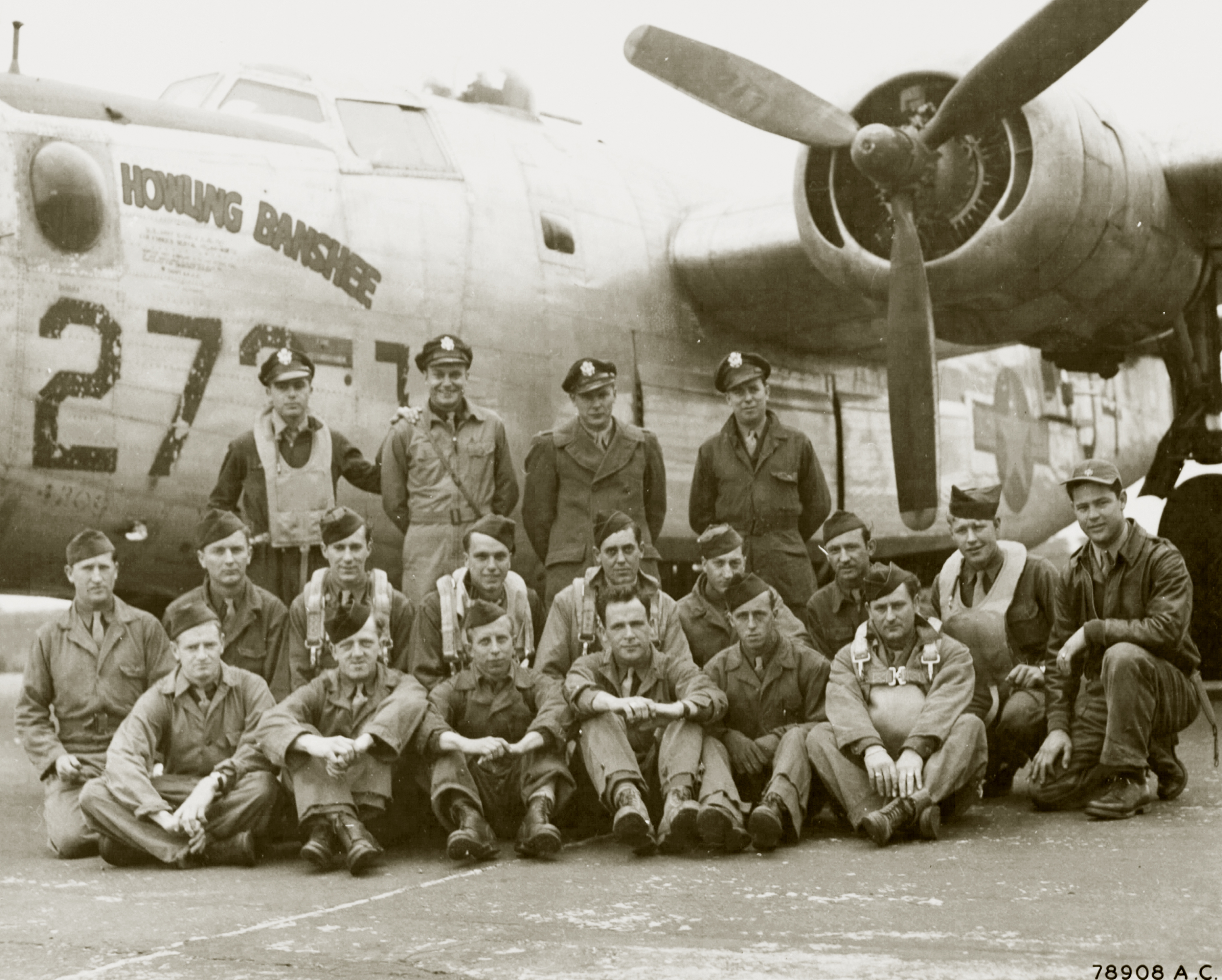 44-40273 B-24J Liberator 8AF 458BG753BS J4I Howling Banshee nose art left side England 01