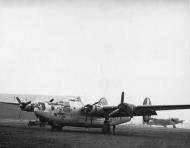 Asisbiz 42-95050 B-24H Liberator 8AF 458BG752BS 7VJ Gas House Mouse Kent England 13th Dec 1944 NA095