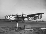 Asisbiz 44-40475 B-24J Liberator 8AF 458BG754BS Z5E The Shack preparing for take off England 24th Feb 1945 NA115
