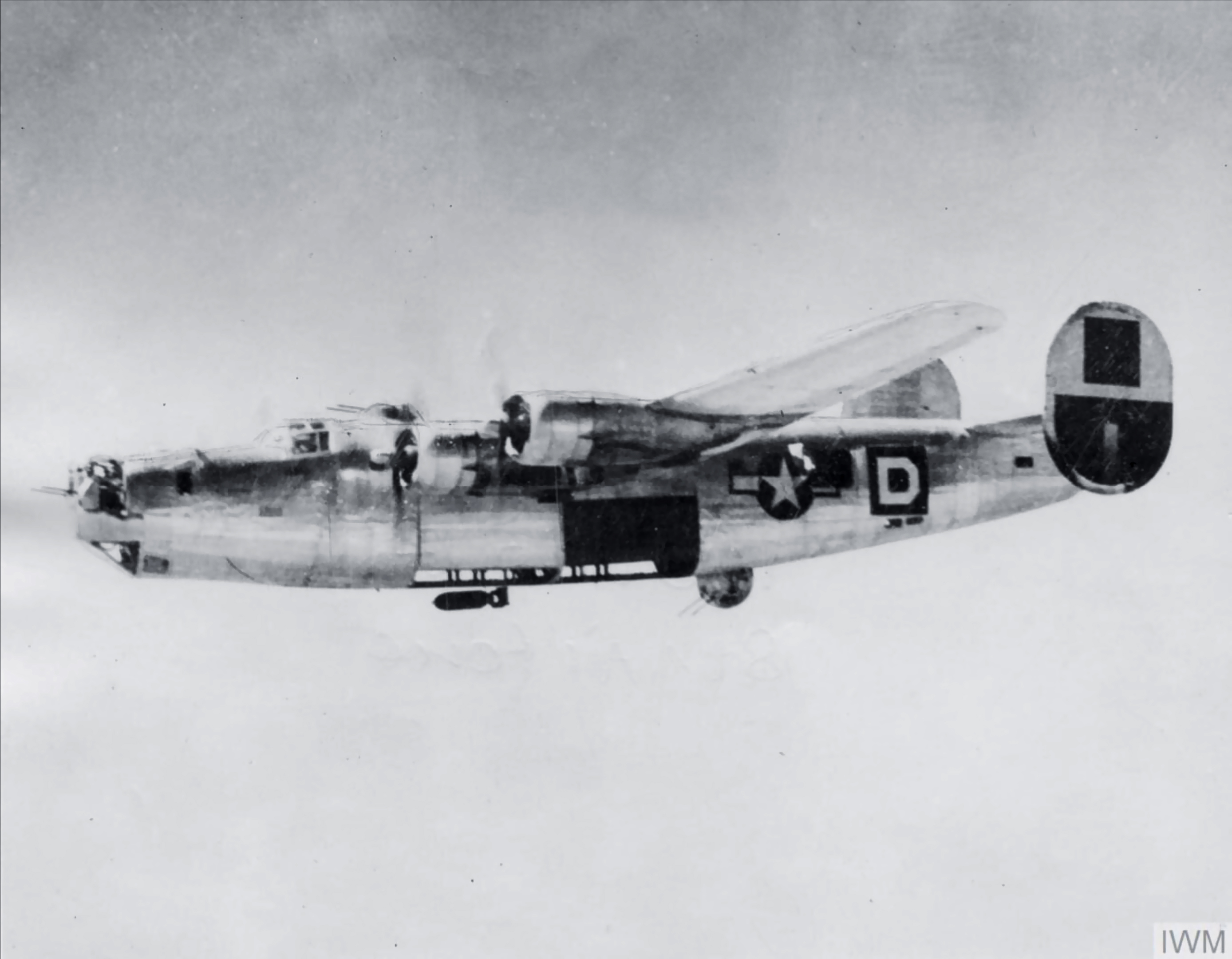 Consolidated B-24 Liberator 15AF 464BG over the drop zone FRE4110