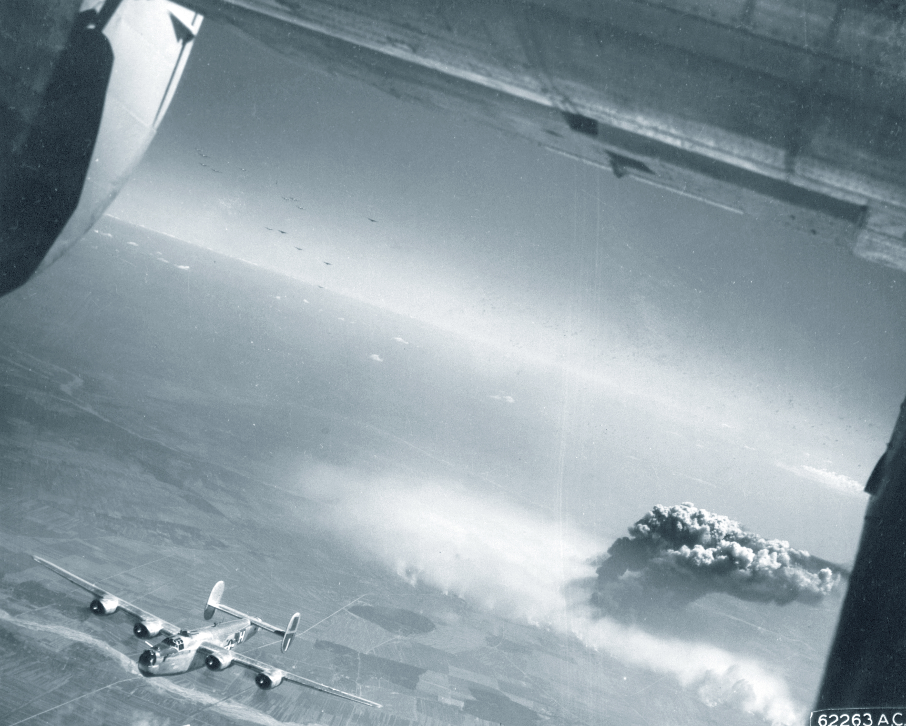 Target 15AF B-24 Liberators 464BG H bomb Astro Romana Oil Refinery Ploesti Rumania 28th Jul 1944 NA1097